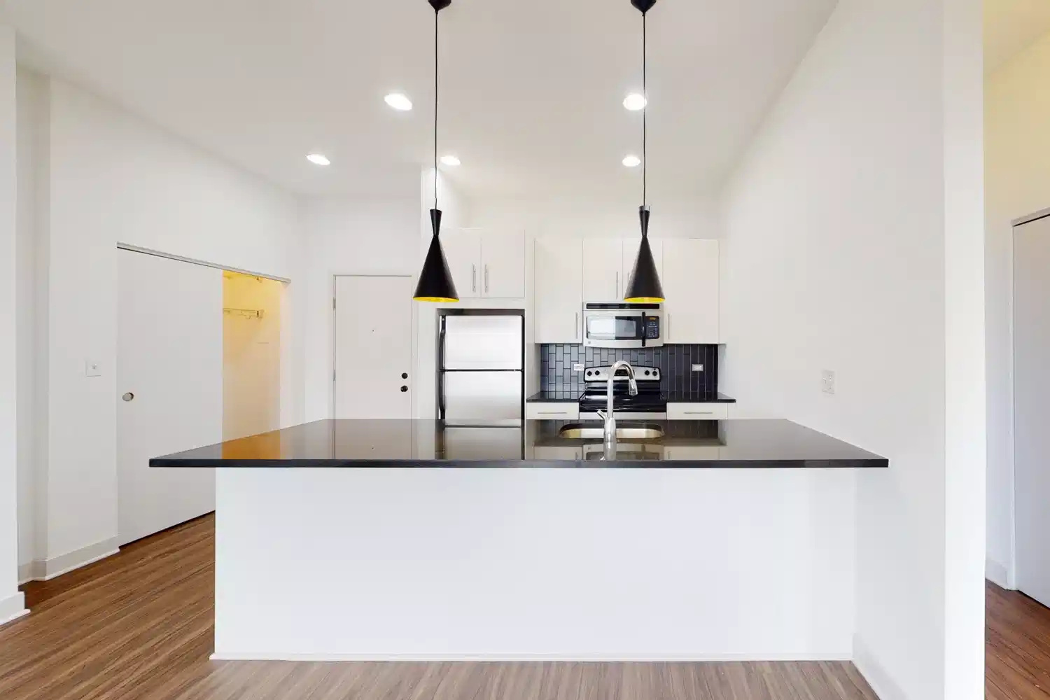 Amenities?w=400&h=260&fit=crop&q=40&auto=format&trim=auto