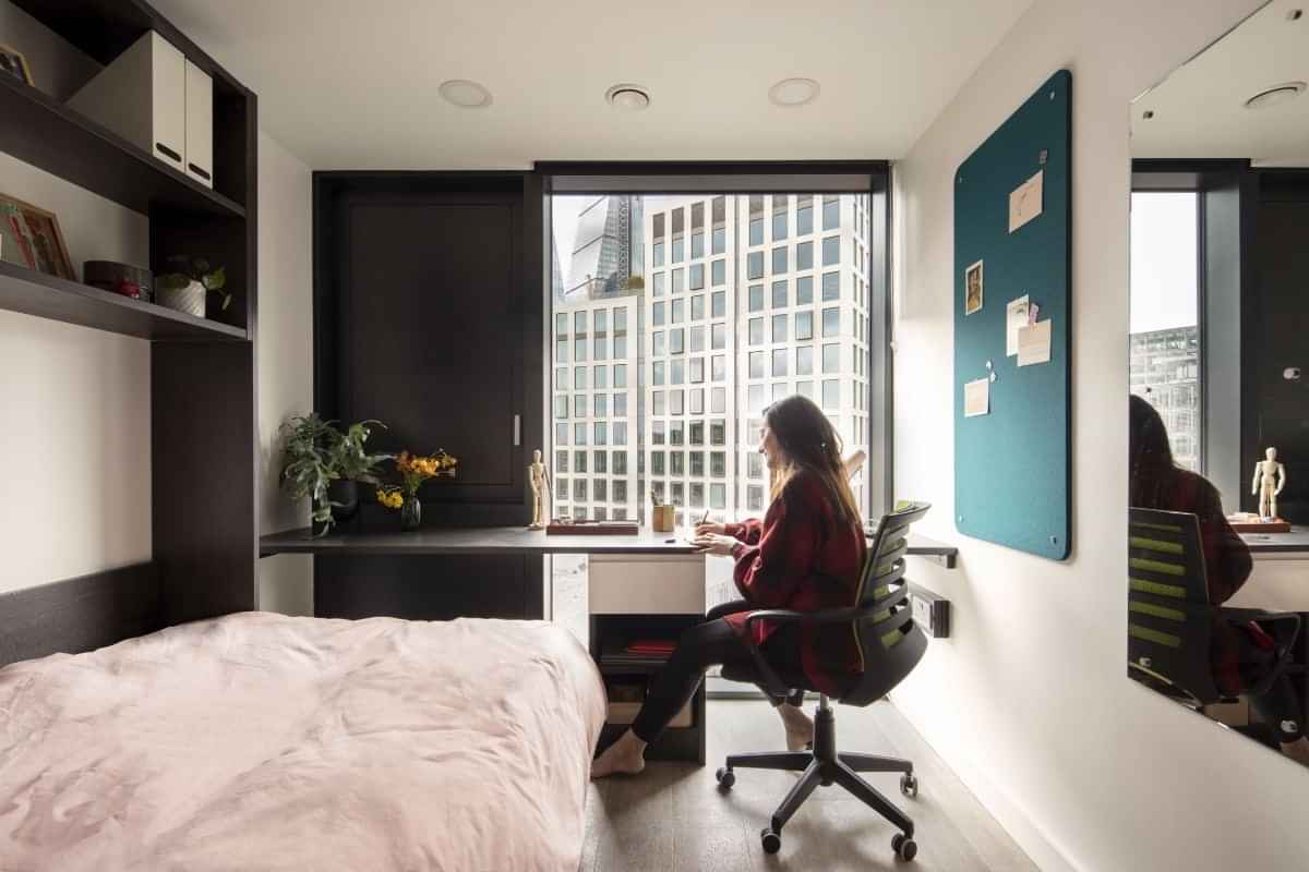 Common Area?w=400&h=260&fit=crop&q=40&auto=format&trim=auto