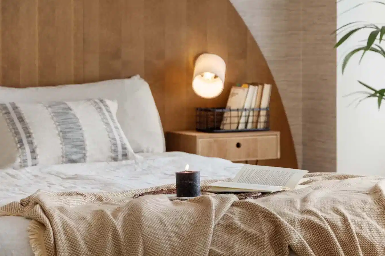 Exterior?w=400&h=260&fit=crop&q=40&auto=format&trim=auto