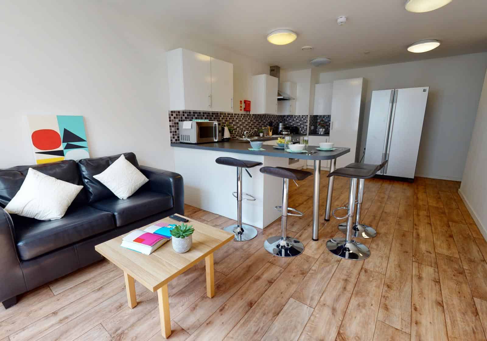 Exterior?w=400&h=260&fit=crop&q=40&auto=format&trim=auto