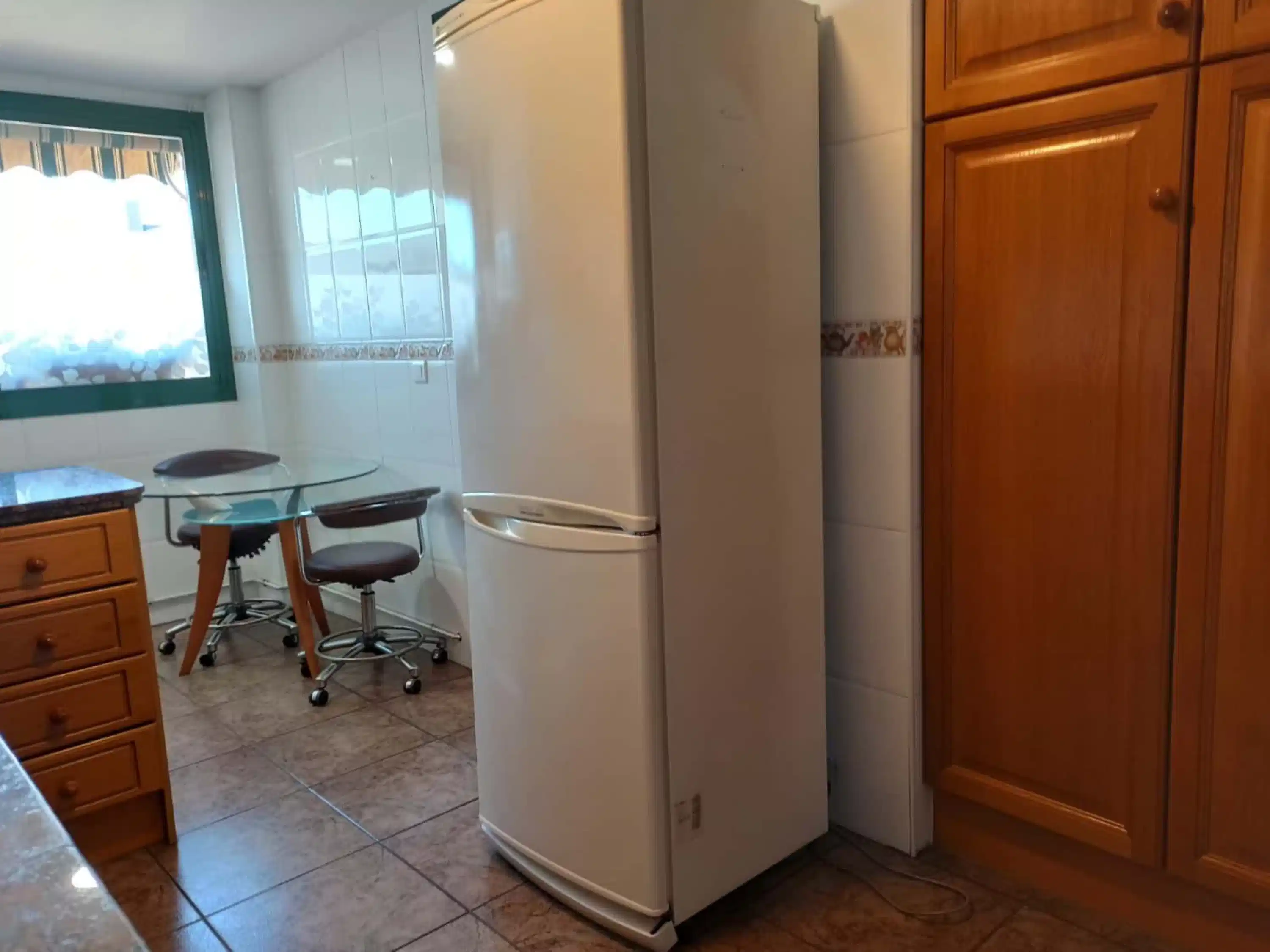 Exterior?w=400&h=260&fit=crop&q=40&auto=format&trim=auto