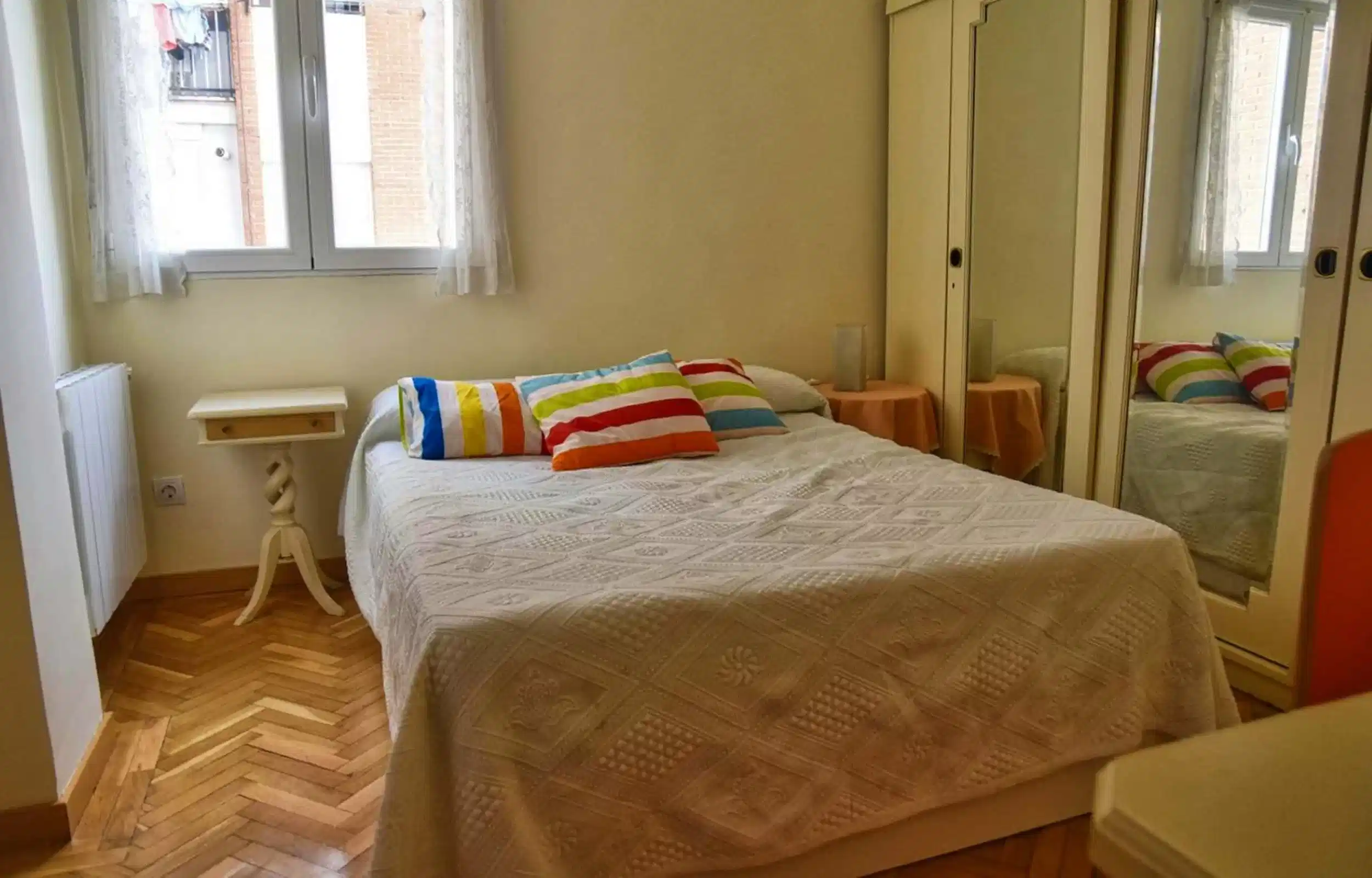 Kitchen?w=400&h=260&fit=crop&q=40&auto=format&trim=auto