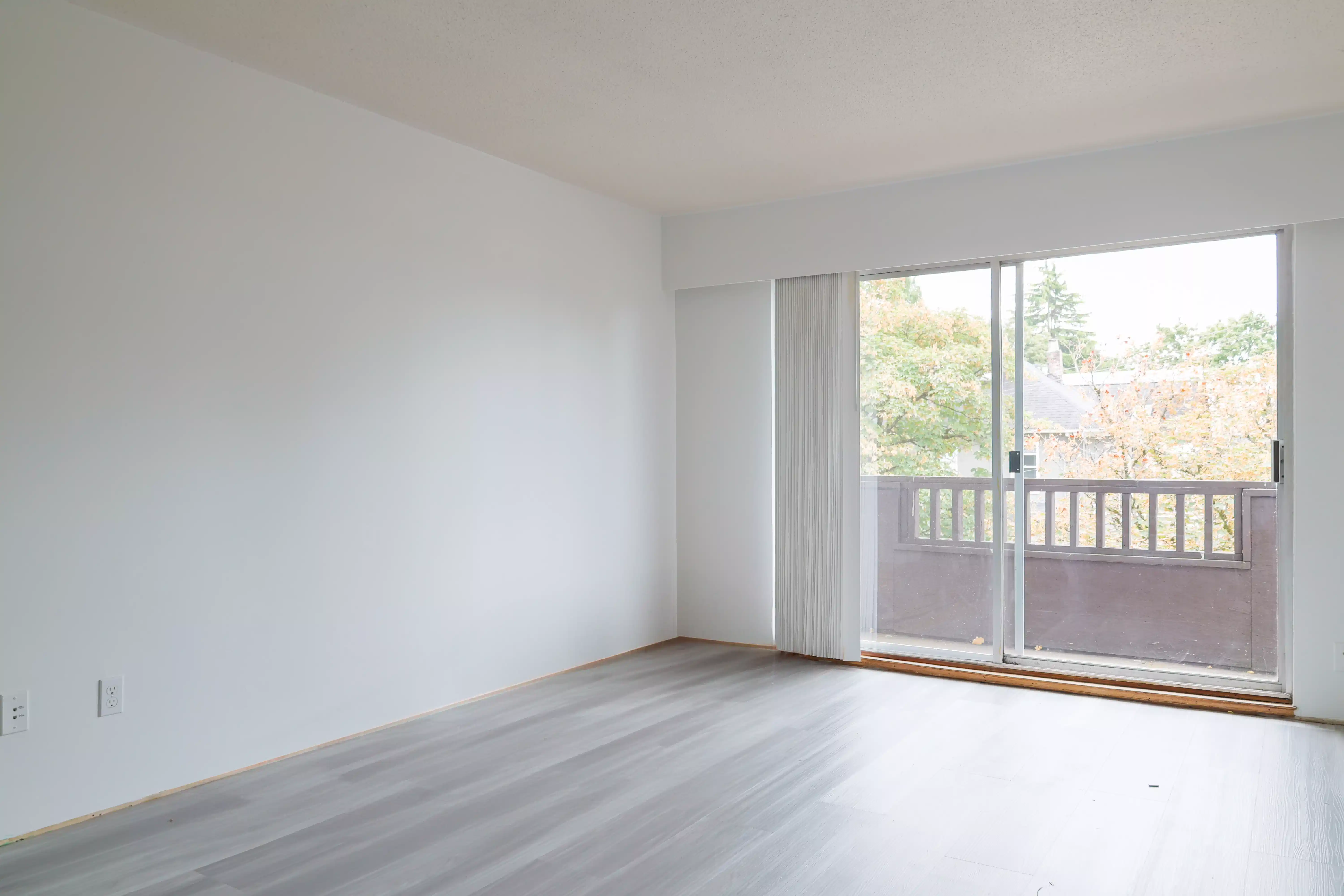 Unit 204 (1 Bed 1 Bath) - Common Area?w=400&h=260&fit=crop&q=40&auto=format&trim=auto