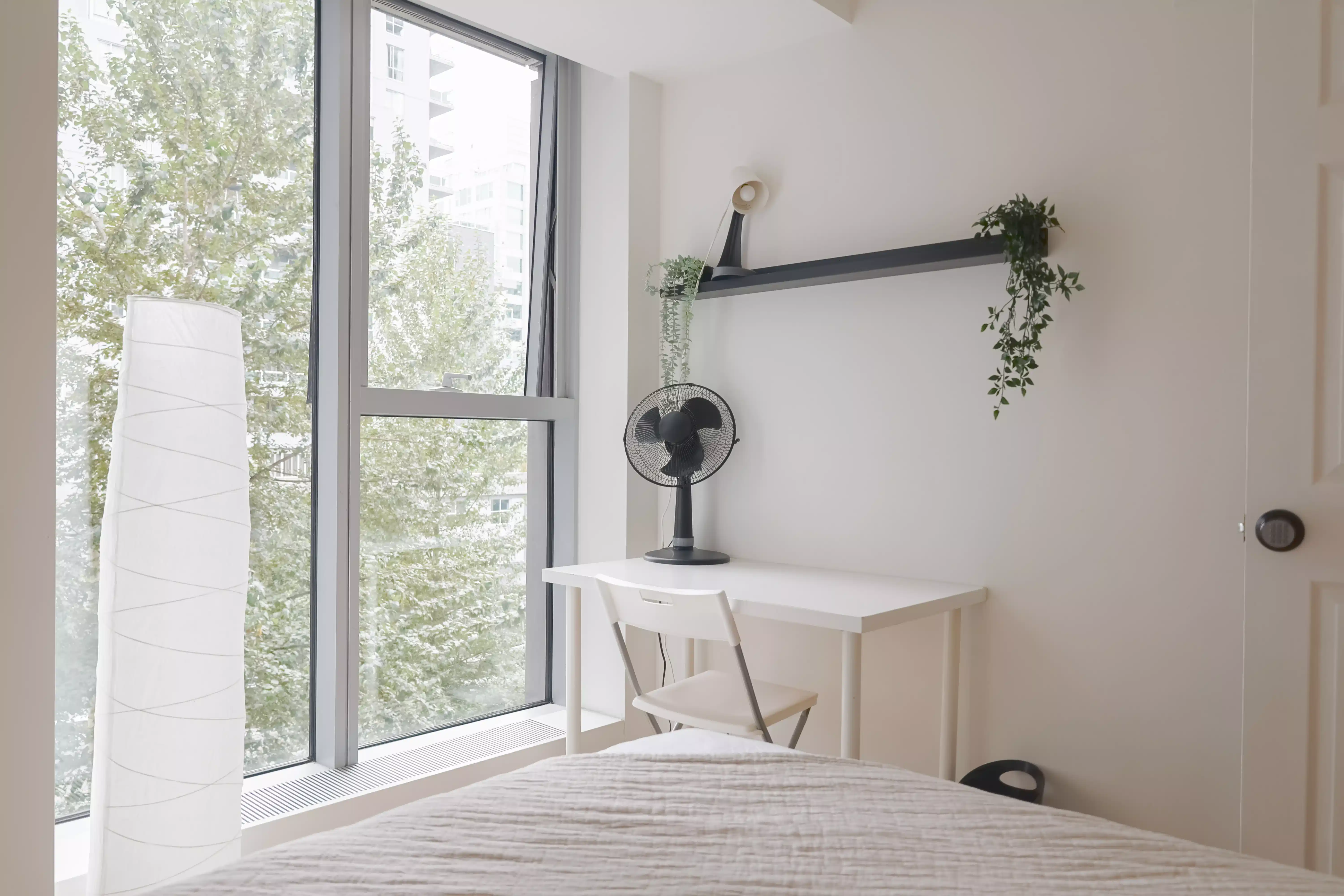 Exterior?w=400&h=260&fit=crop&q=40&auto=format&trim=auto