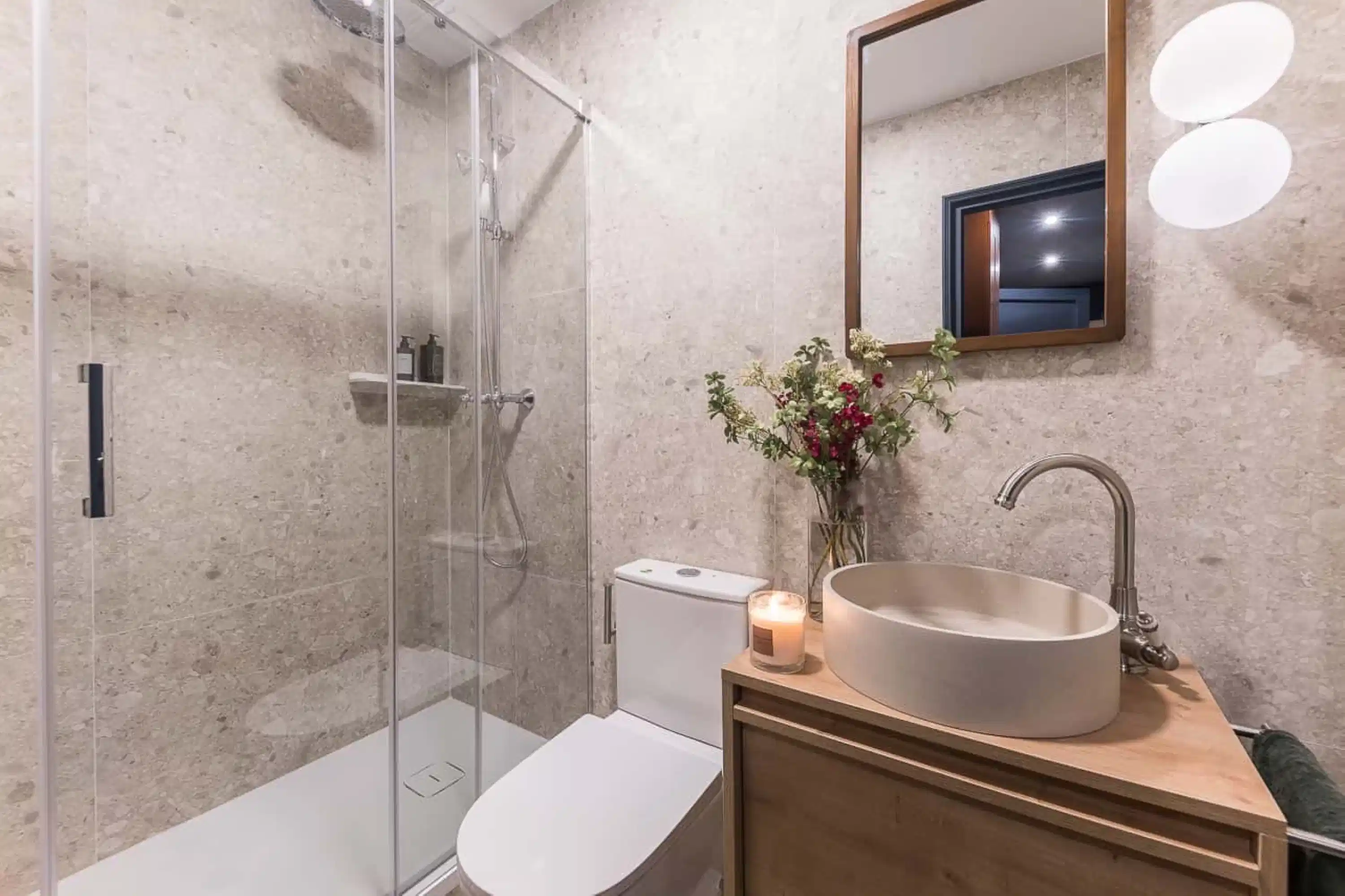 Exterior?w=400&h=260&fit=crop&q=40&auto=format&trim=auto