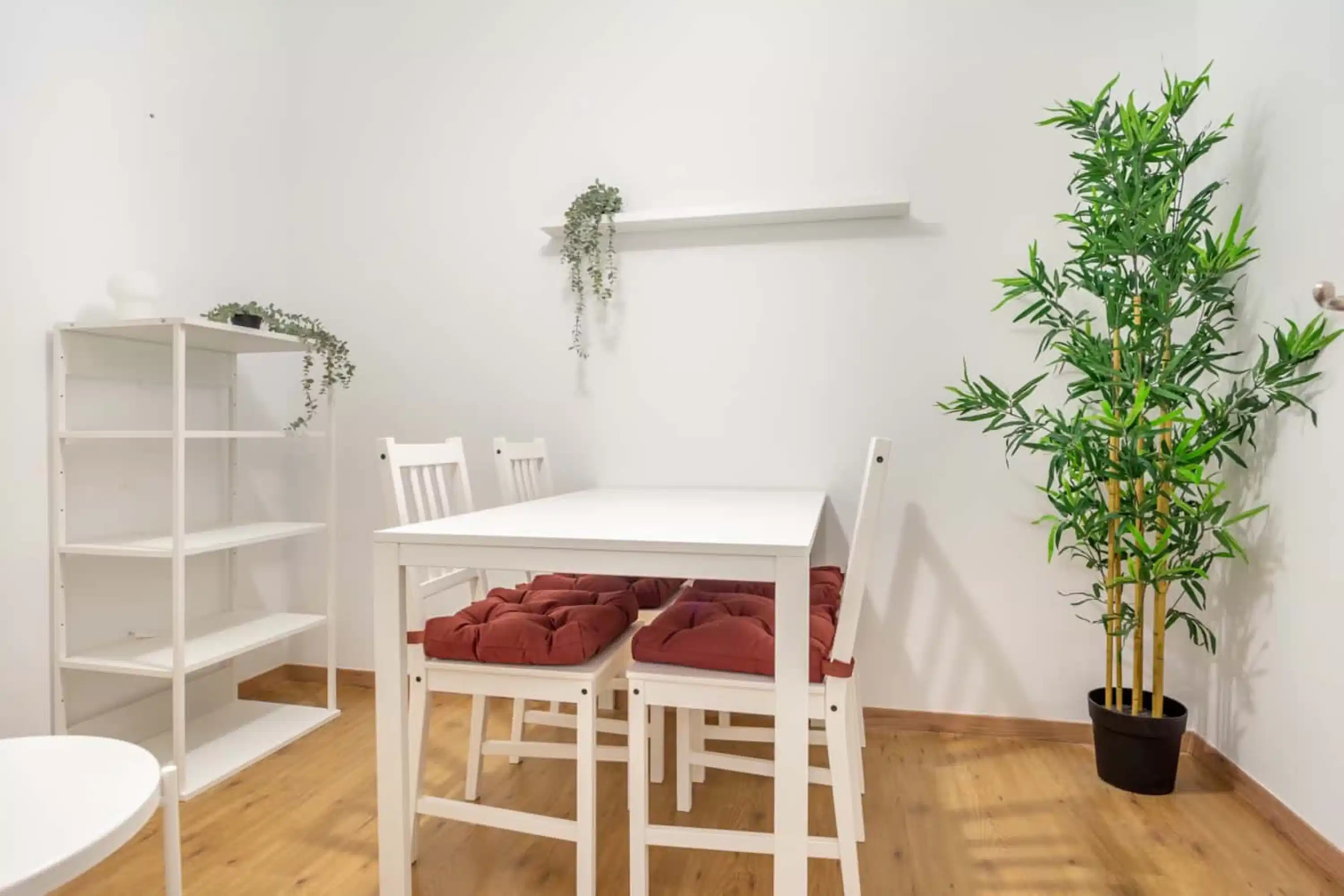 Exterior?w=400&h=260&fit=crop&q=40&auto=format&trim=auto