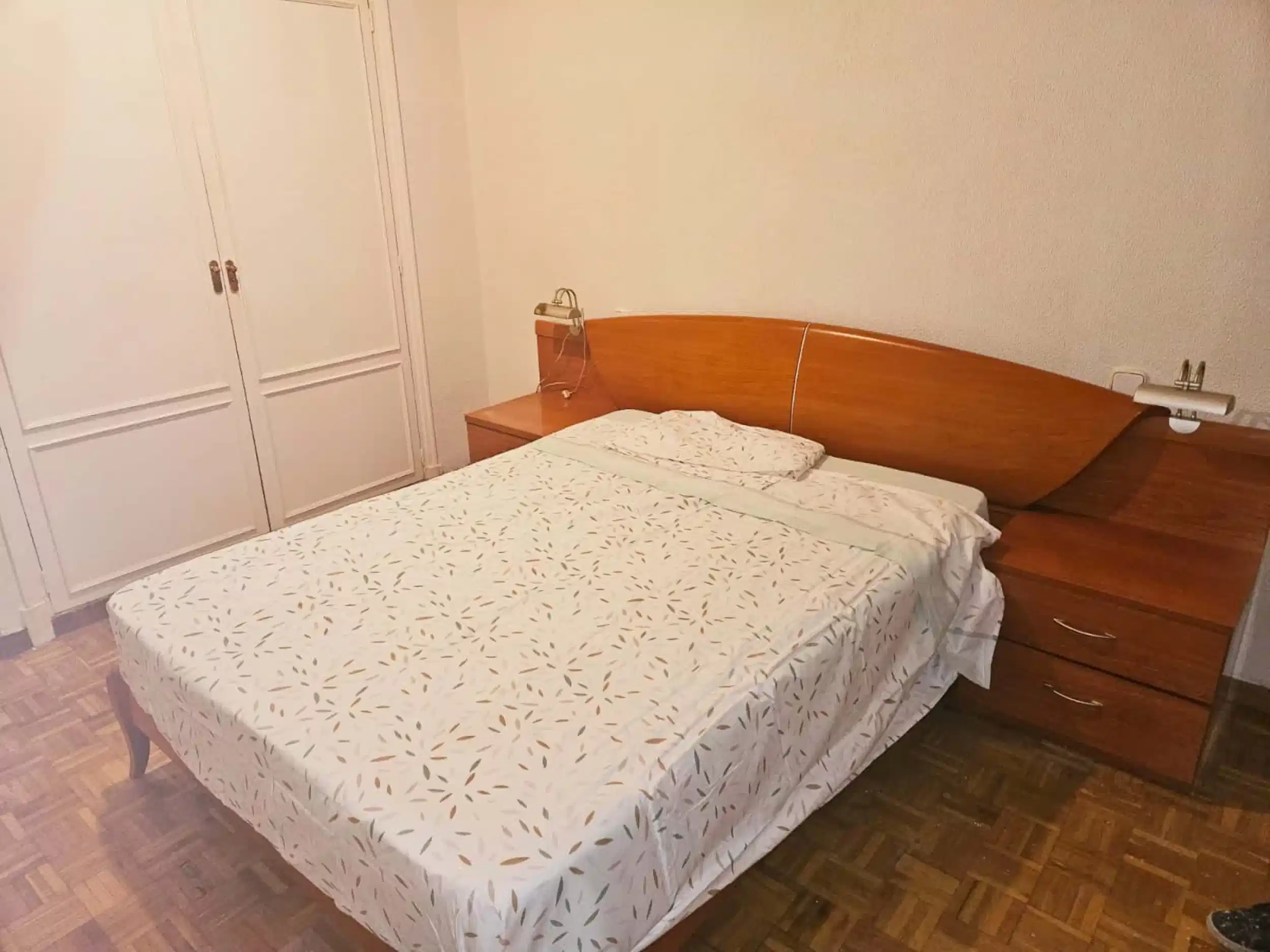 Kitchen?w=400&h=260&fit=crop&q=40&auto=format&trim=auto