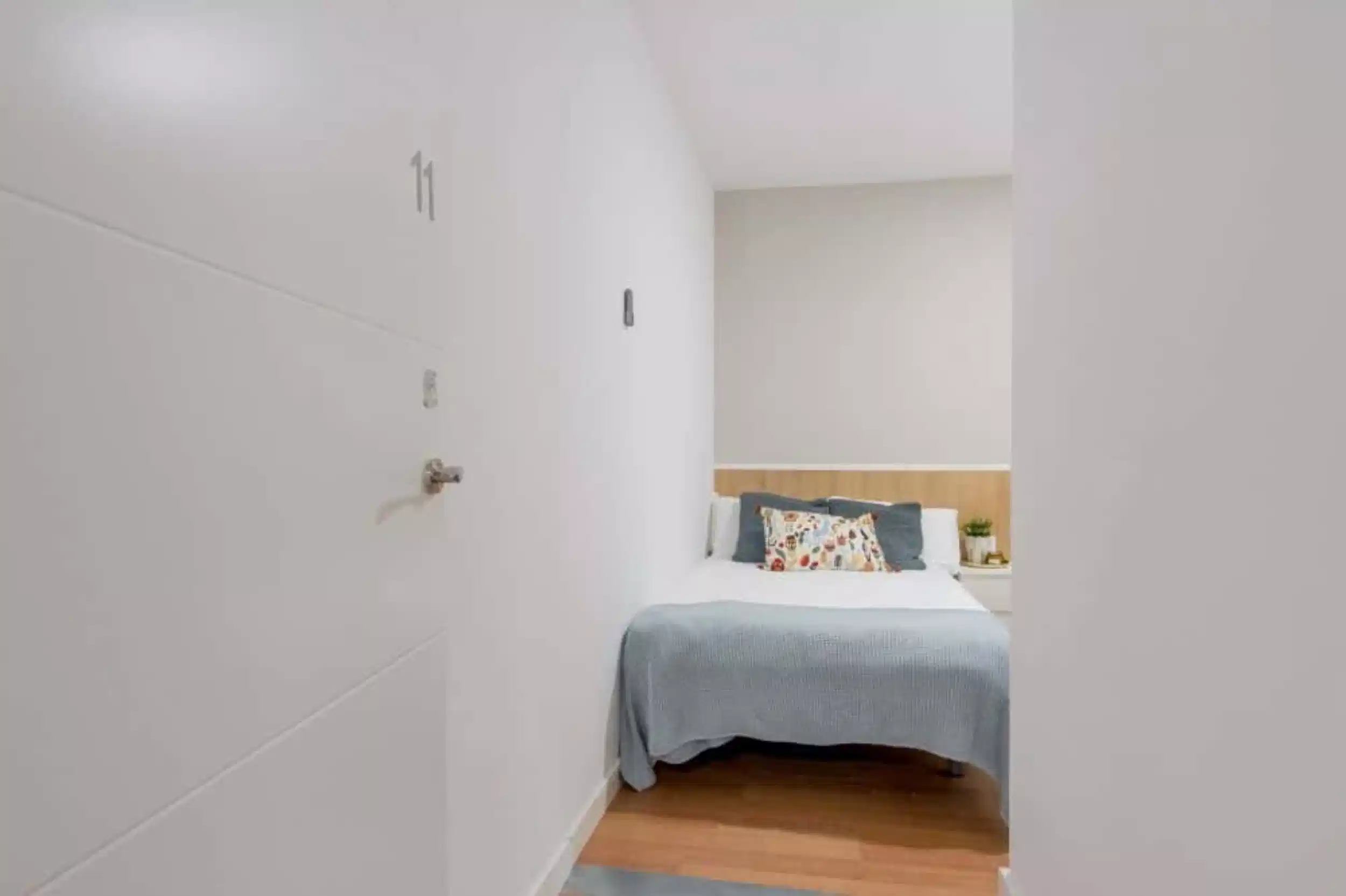 Common Area?w=400&h=260&fit=crop&q=40&auto=format&trim=auto