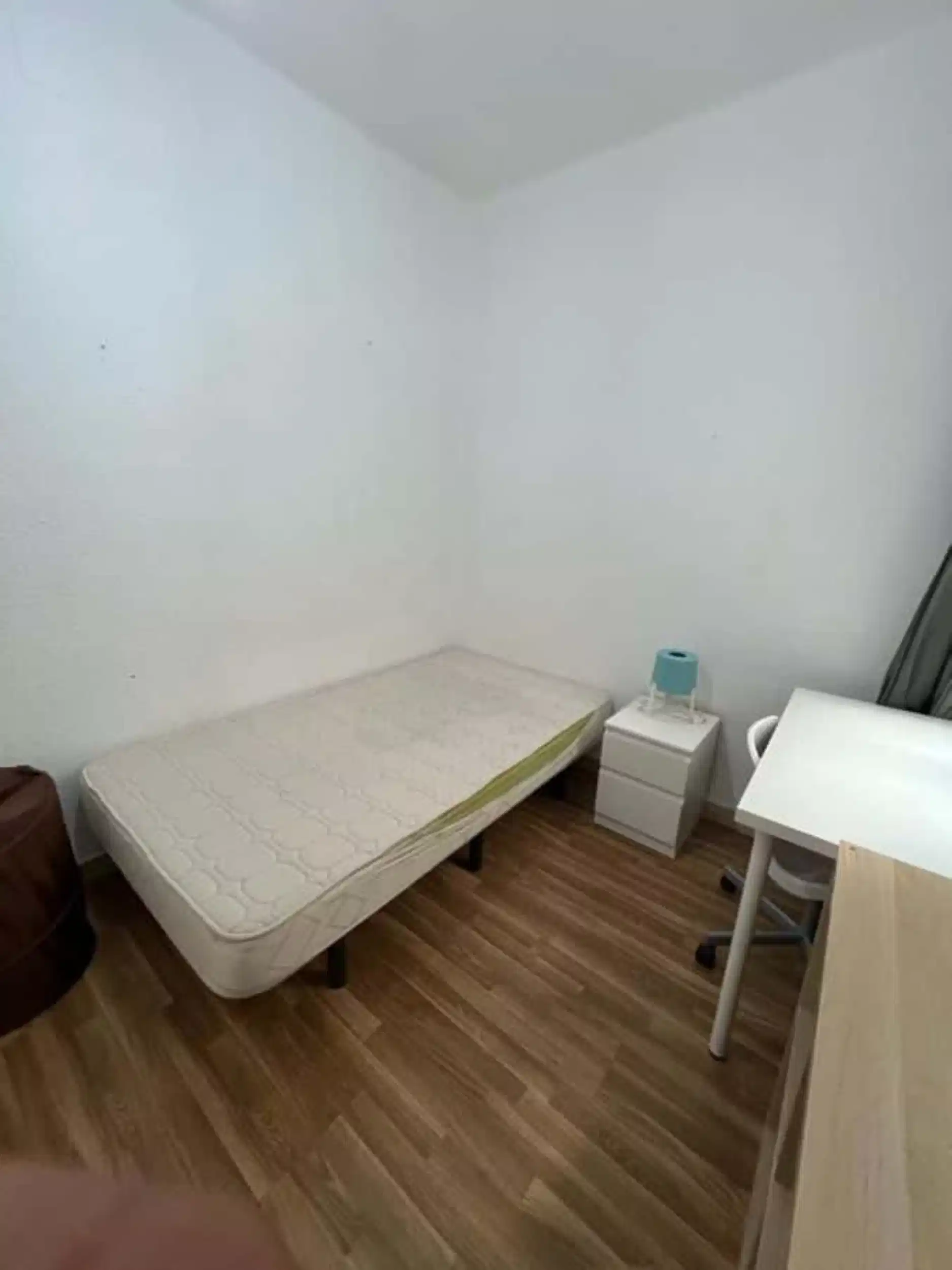 Exterior?w=400&h=260&fit=crop&q=40&auto=format&trim=auto