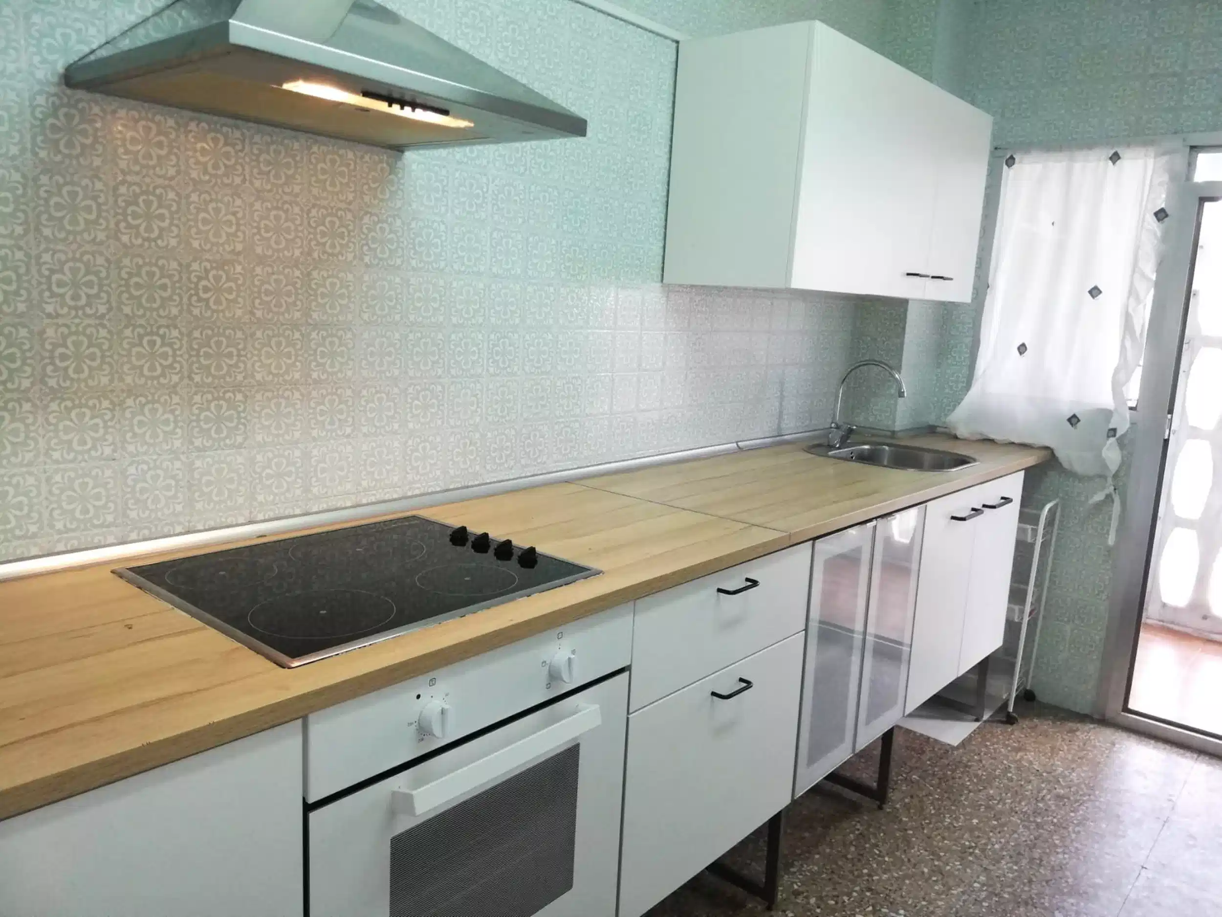 Exterior?w=400&h=260&fit=crop&q=40&auto=format&trim=auto