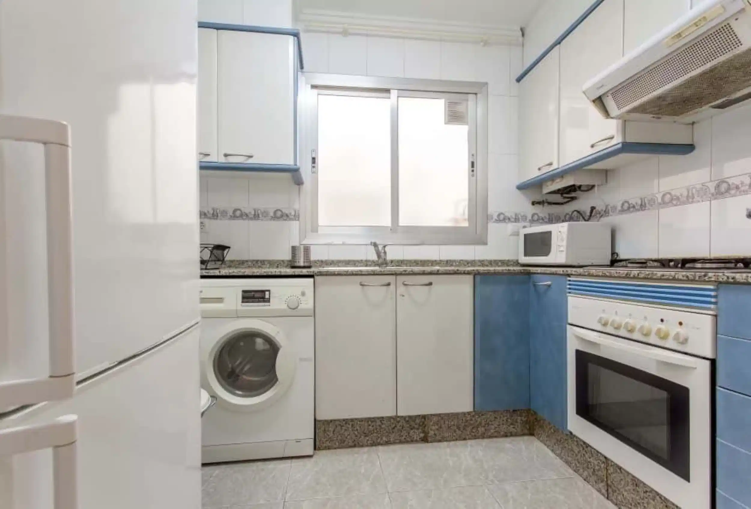 Exterior?w=400&h=260&fit=crop&q=40&auto=format&trim=auto