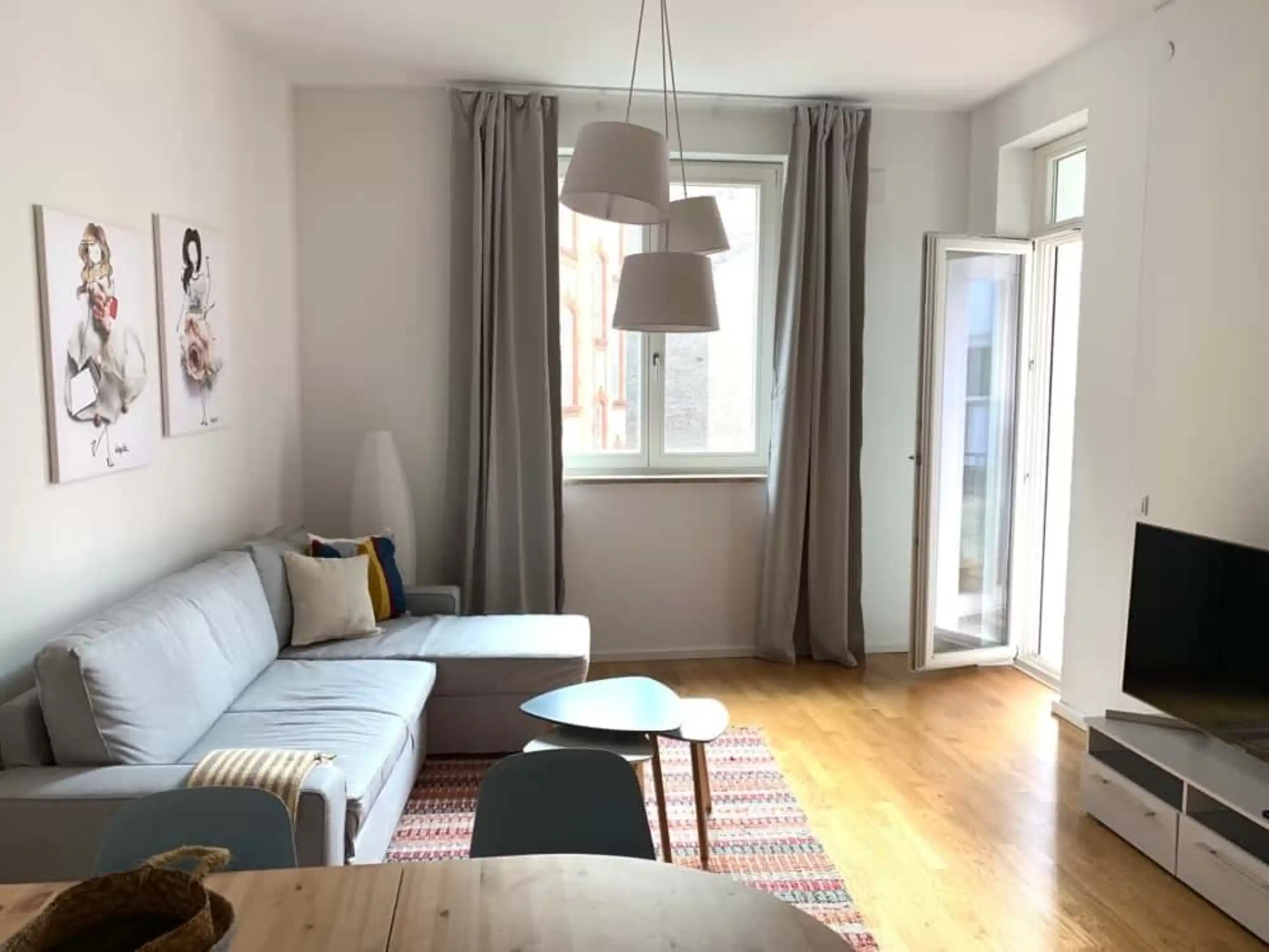 Exterior?w=400&h=260&fit=crop&q=40&auto=format&trim=auto