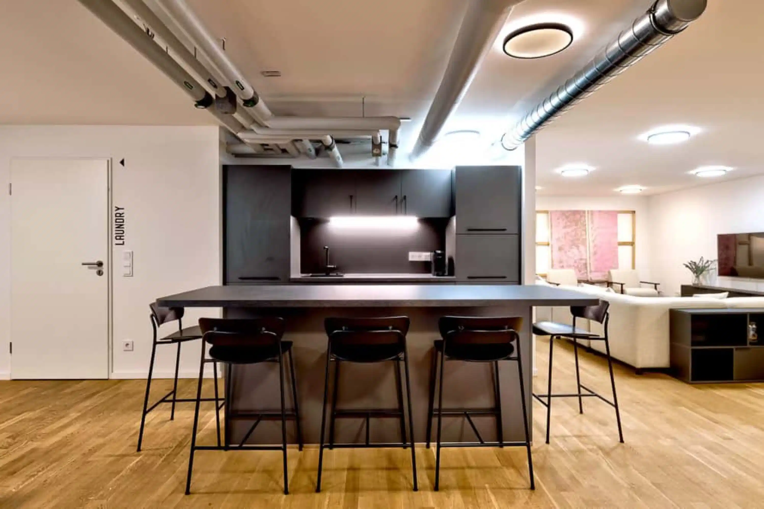 Exterior?w=400&h=260&fit=crop&q=40&auto=format&trim=auto