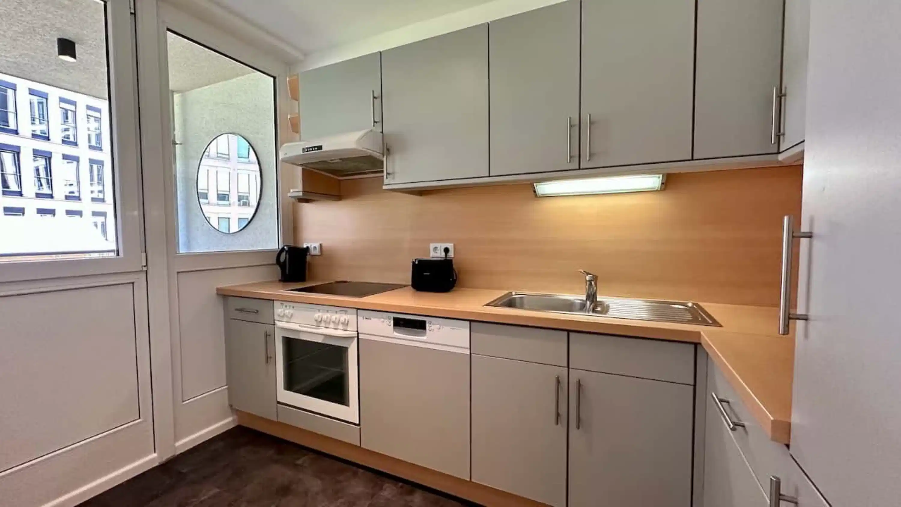 Exterior?w=400&h=260&fit=crop&q=40&auto=format&trim=auto