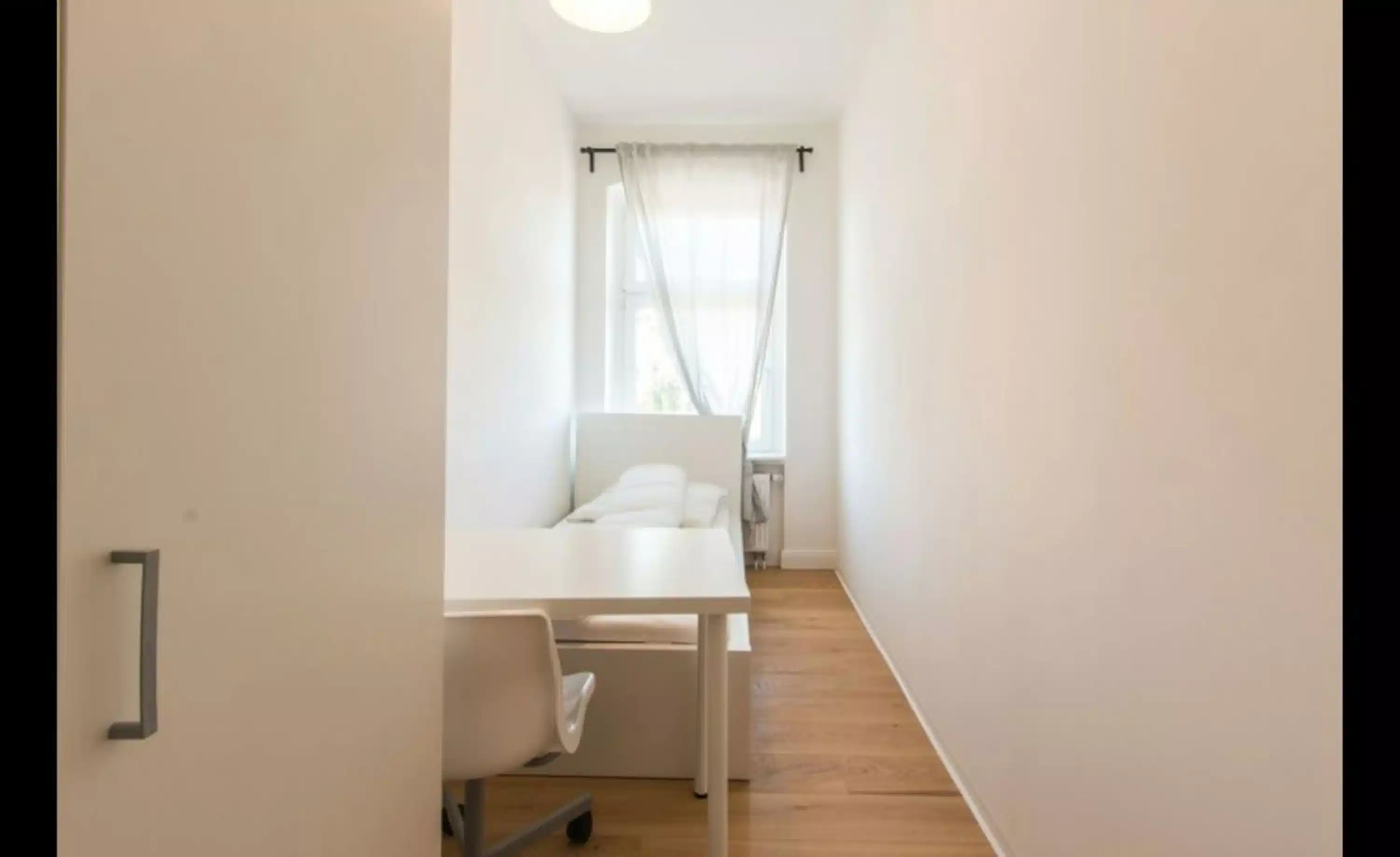 Room in 6 Bed 1 Bath - Amenities?w=400&h=260&fit=crop&q=40&auto=format&trim=auto