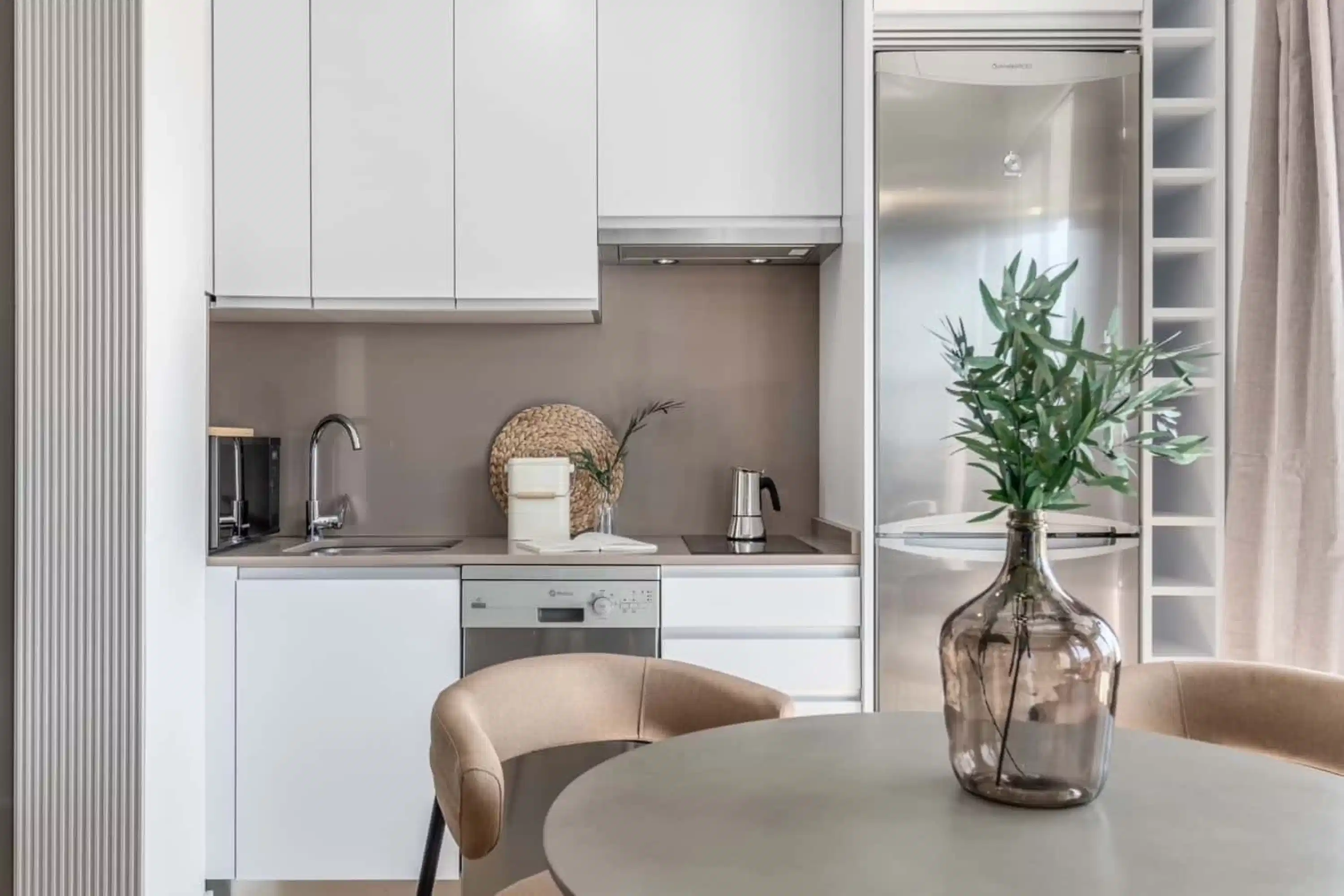 Exterior?w=400&h=260&fit=crop&q=40&auto=format&trim=auto