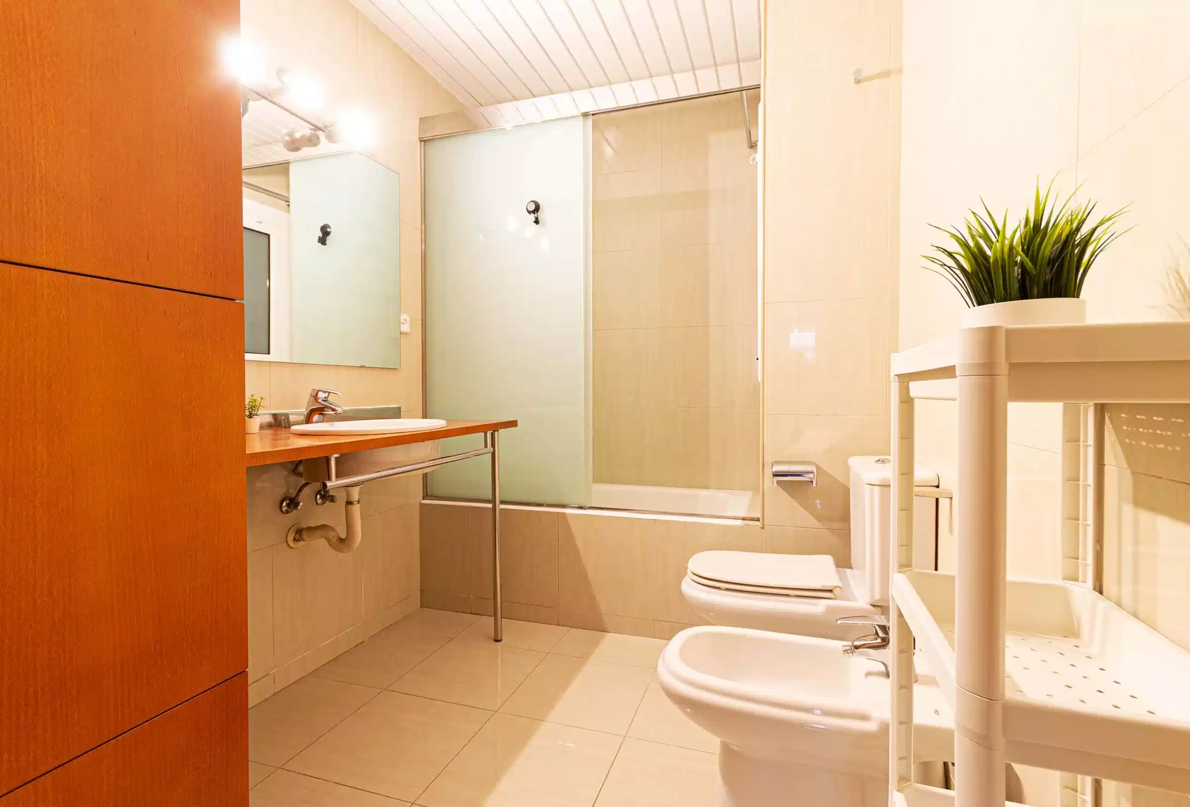 Common Area?w=400&h=260&fit=crop&q=40&auto=format&trim=auto