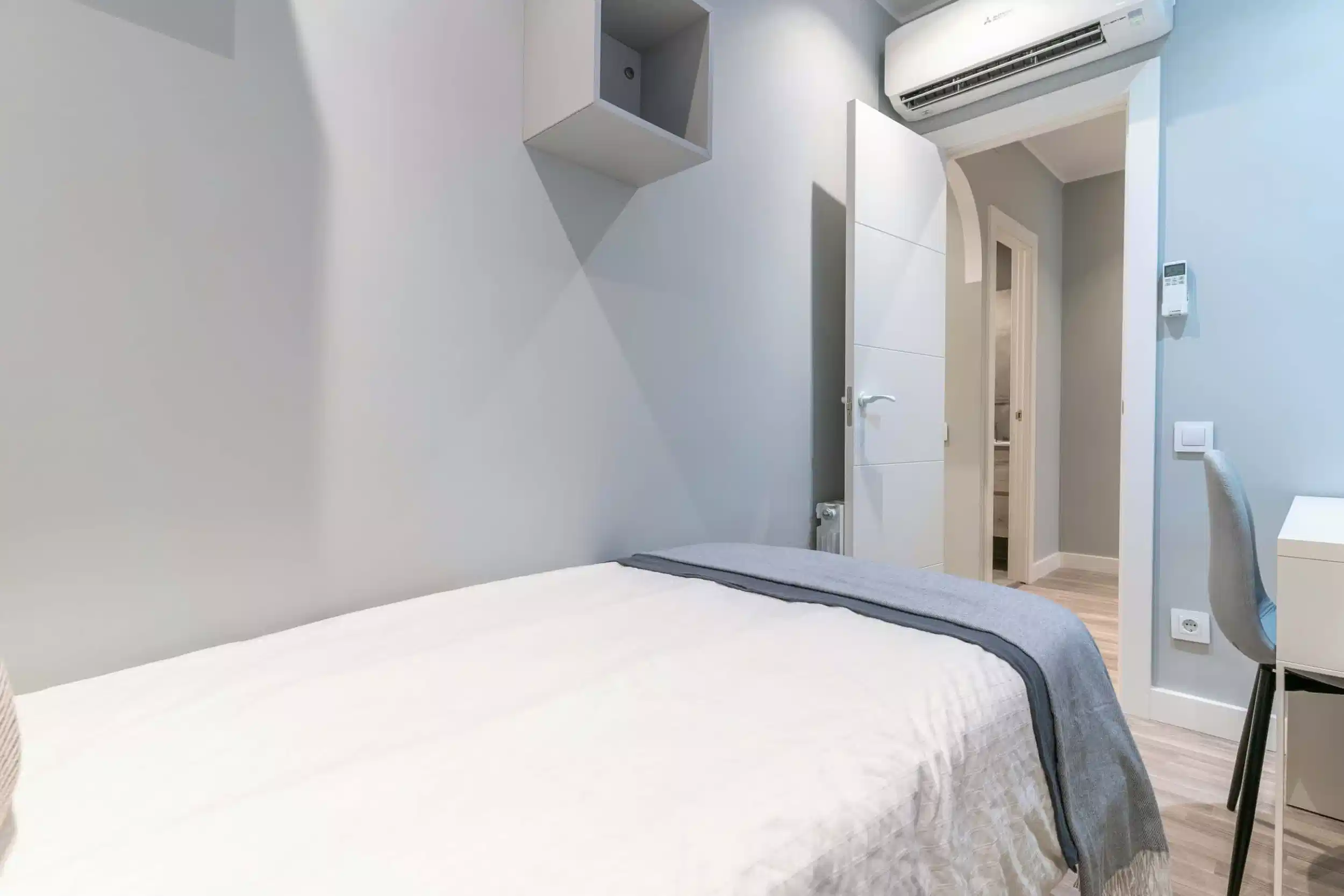 Common Area?w=400&h=260&fit=crop&q=40&auto=format&trim=auto