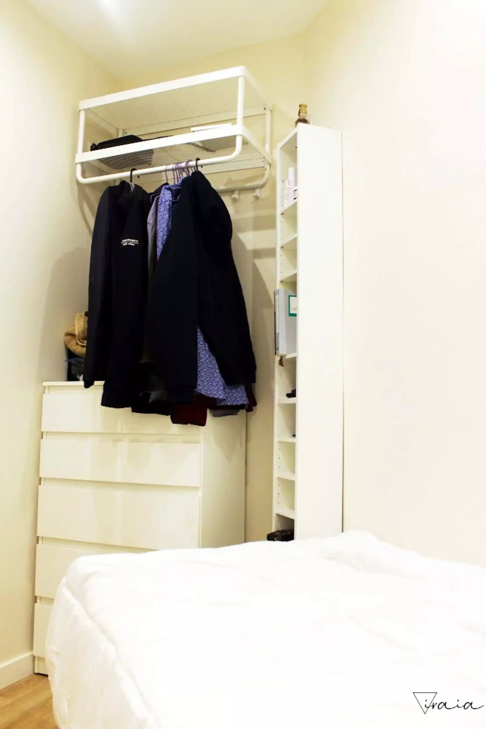 Exterior?w=400&h=260&fit=crop&q=40&auto=format&trim=auto