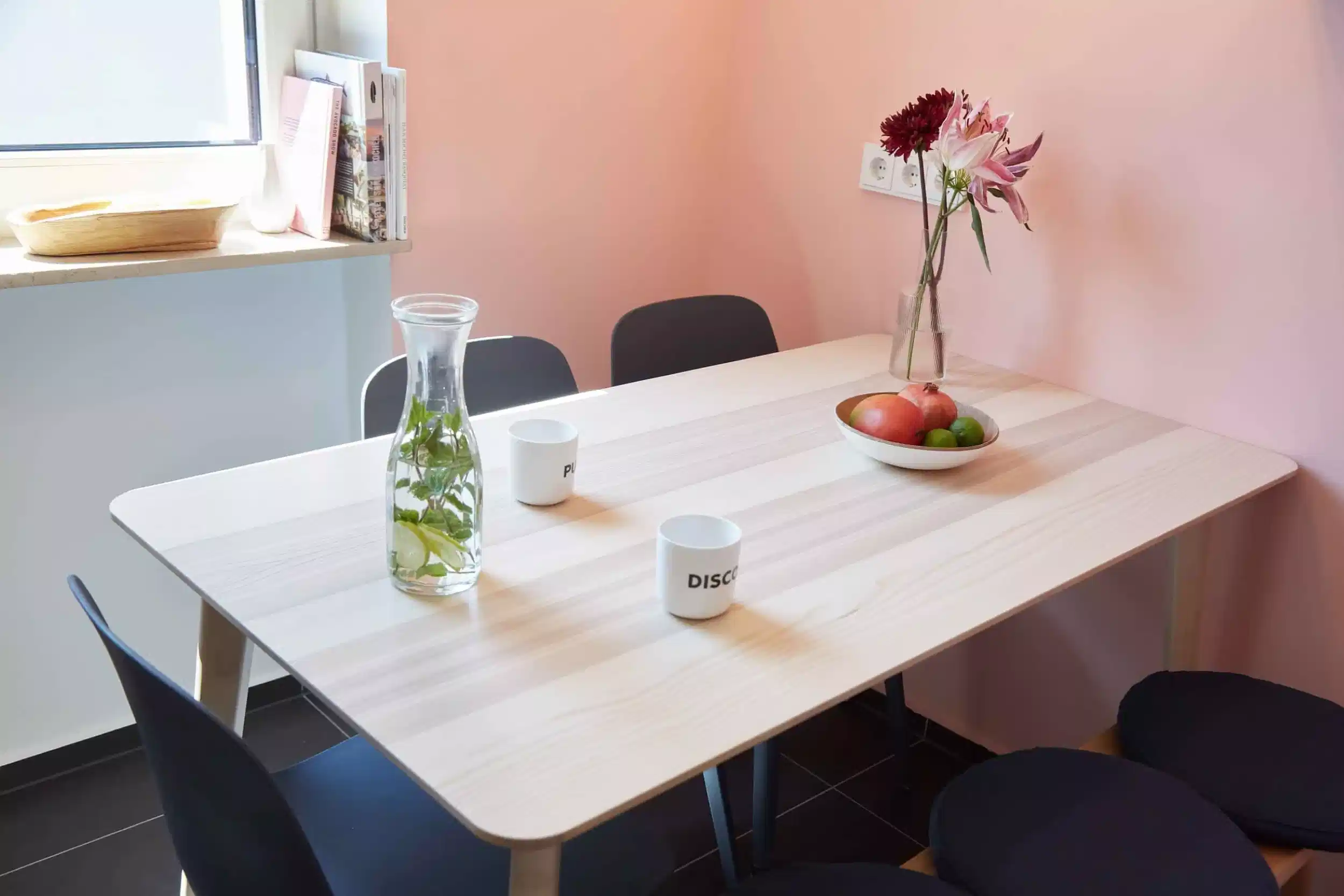 Exterior?w=400&h=260&fit=crop&q=40&auto=format&trim=auto