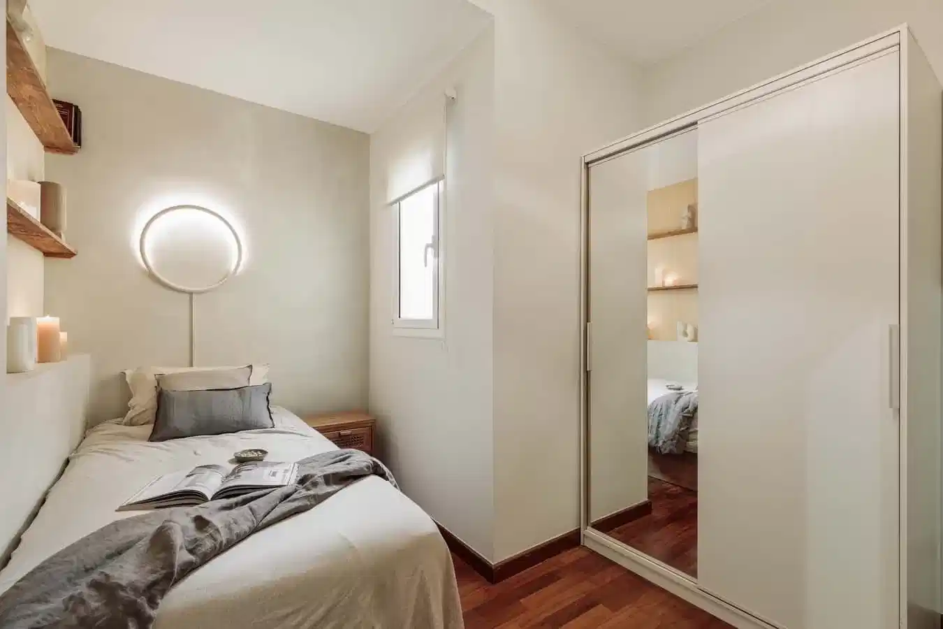 Exterior?w=400&h=260&fit=crop&q=40&auto=format&trim=auto