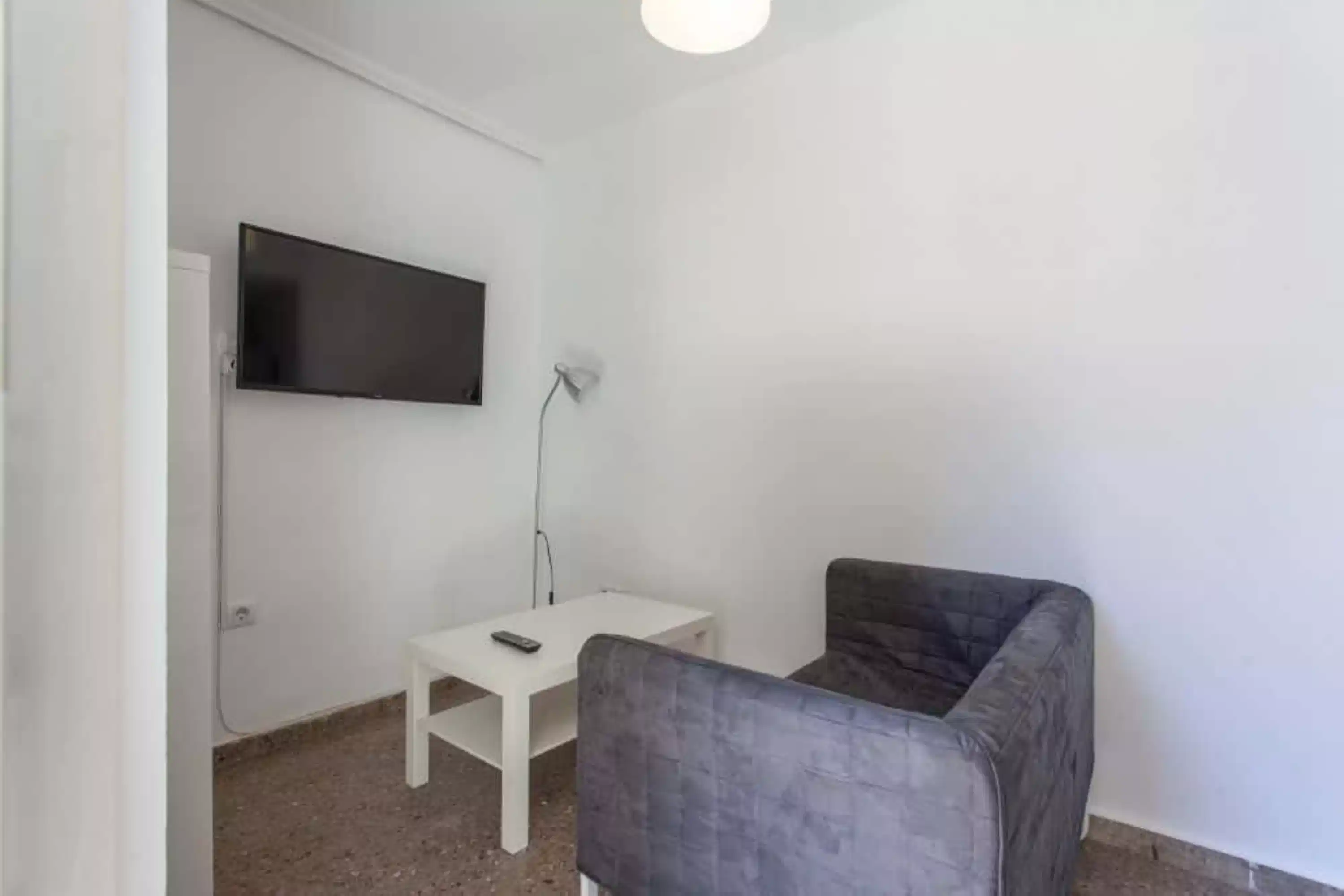 Exterior?w=400&h=260&fit=crop&q=40&auto=format&trim=auto