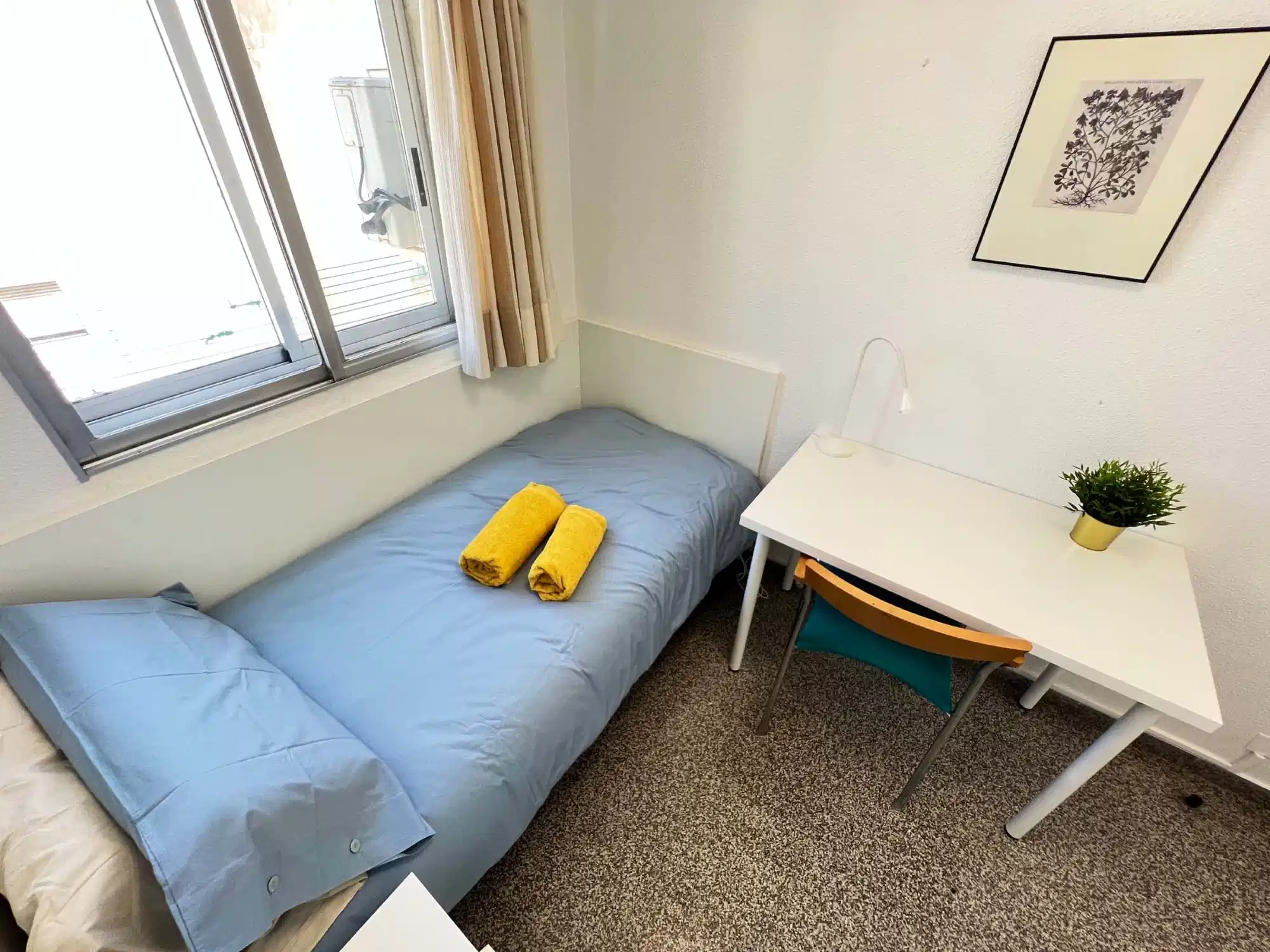 Exterior?w=400&h=260&fit=crop&q=40&auto=format&trim=auto