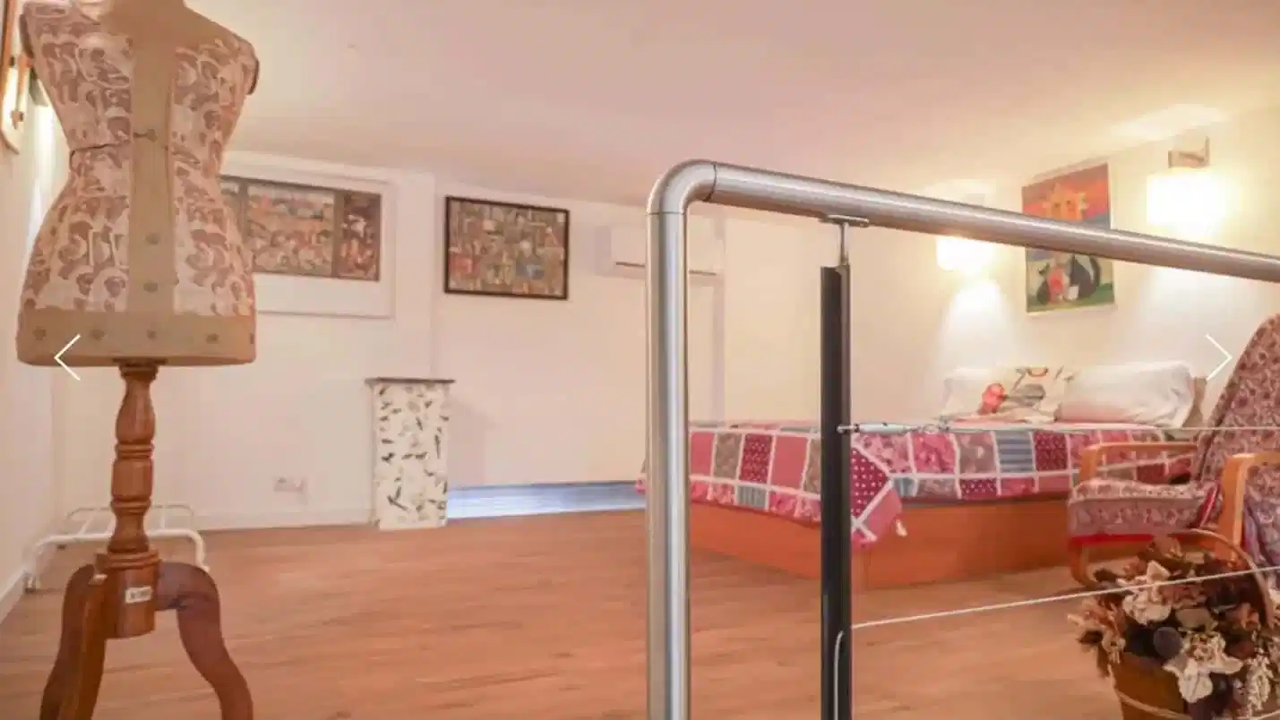 Exterior?w=400&h=260&fit=crop&q=40&auto=format&trim=auto