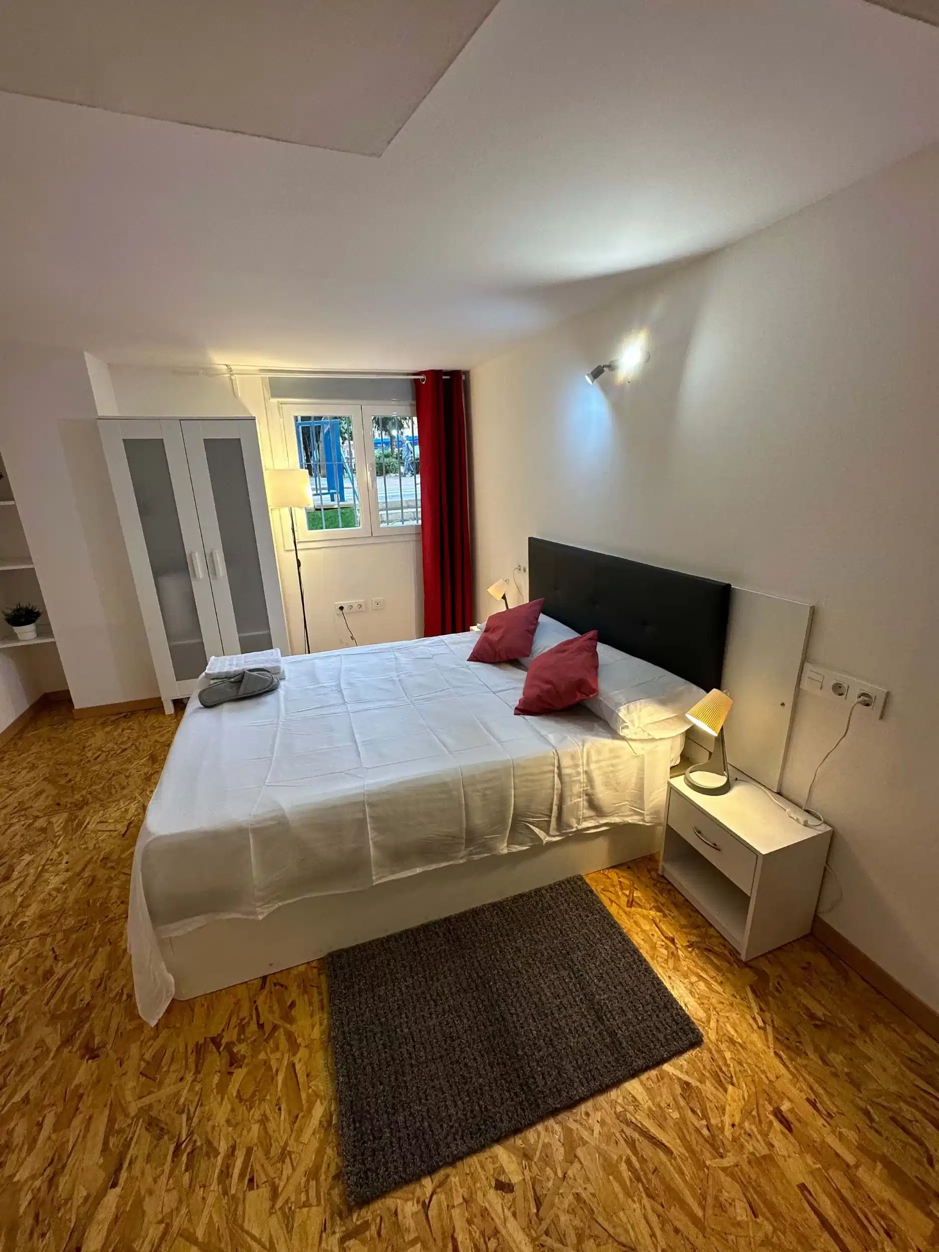 Common Area?w=400&h=260&fit=crop&q=40&auto=format&trim=auto