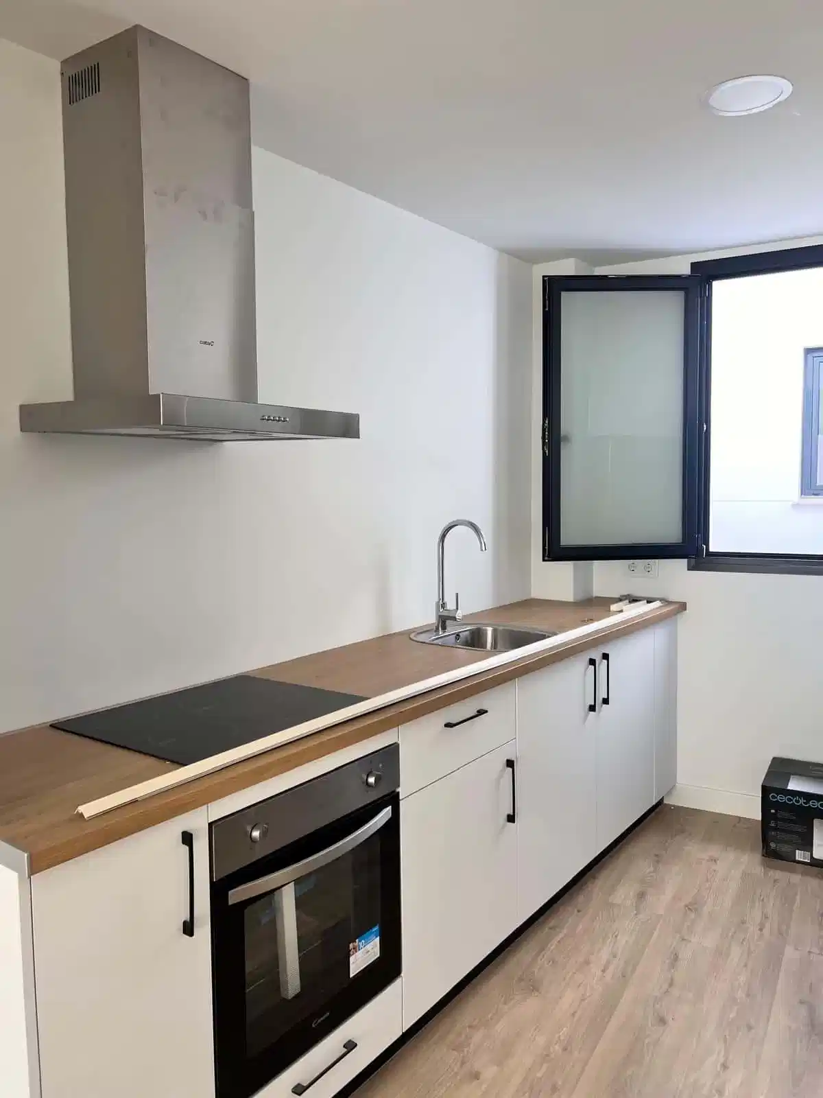 Common Area?w=400&h=260&fit=crop&q=40&auto=format&trim=auto