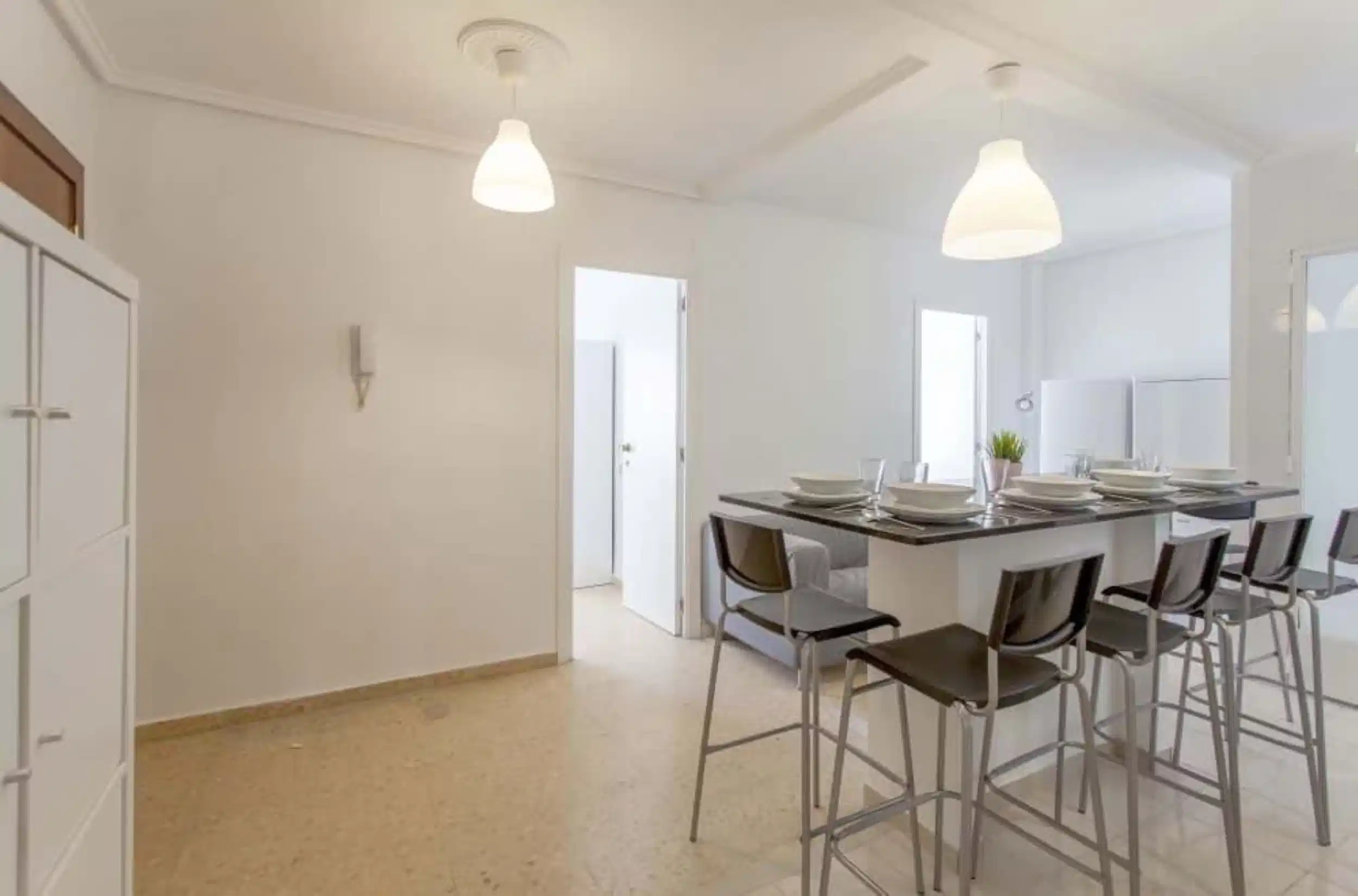 Exterior?w=400&h=260&fit=crop&q=40&auto=format&trim=auto