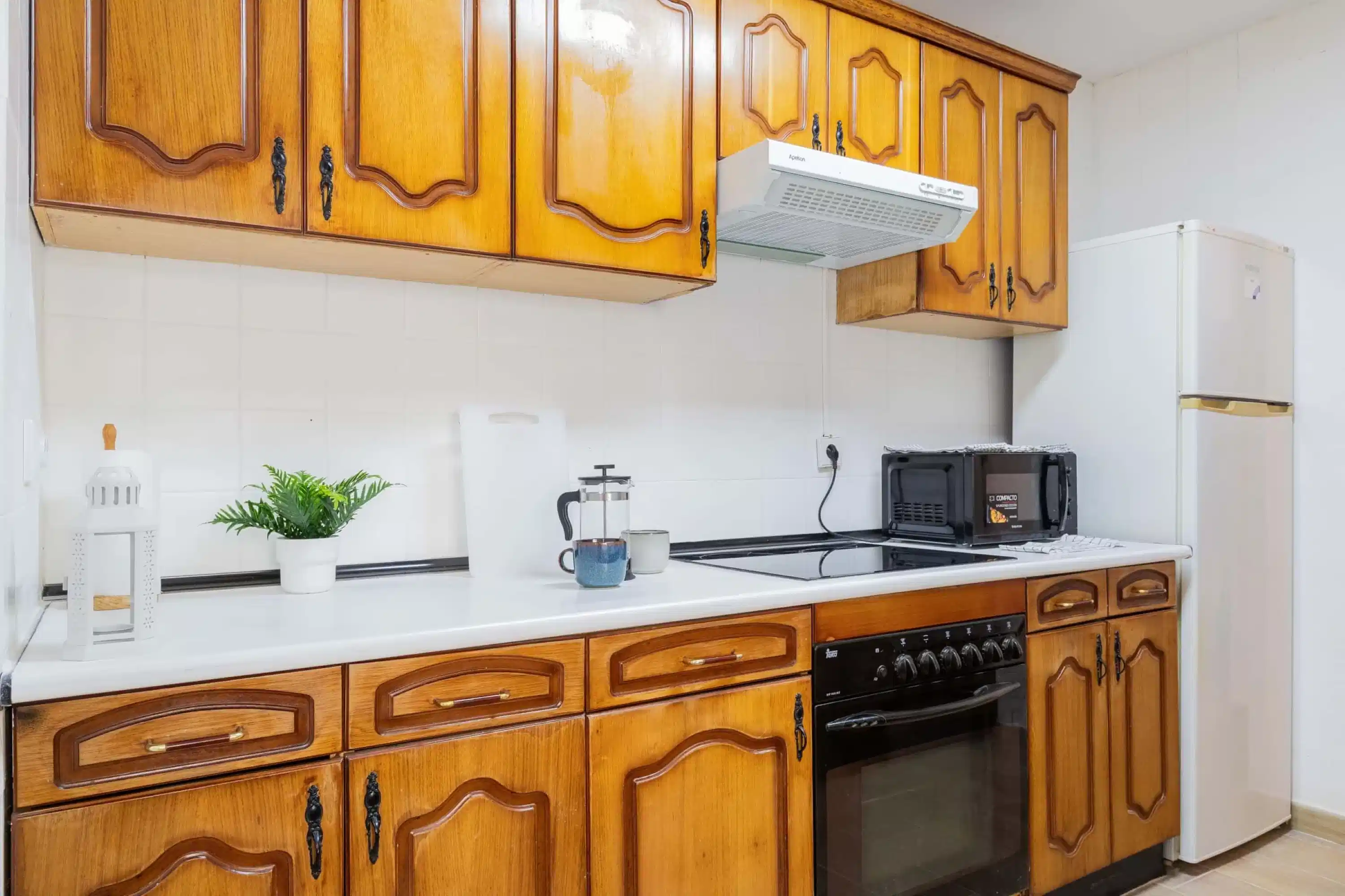 Exterior?w=400&h=260&fit=crop&q=40&auto=format&trim=auto