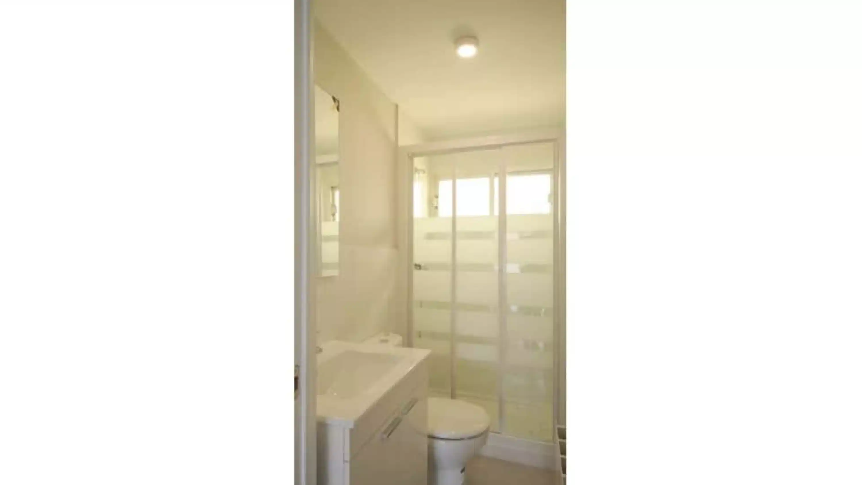 Exterior?w=400&h=260&fit=crop&q=40&auto=format&trim=auto