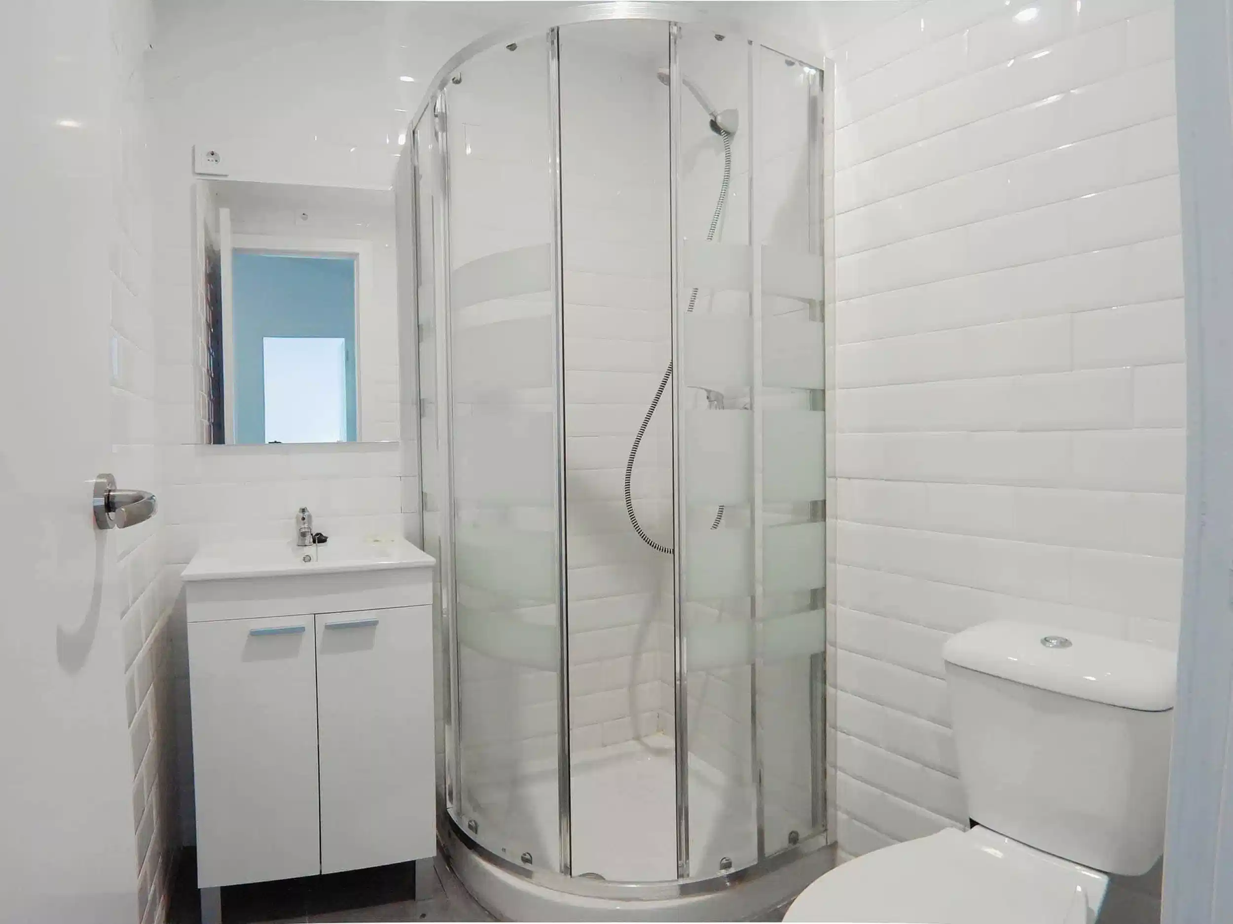 Kitchen?w=400&h=260&fit=crop&q=40&auto=format&trim=auto