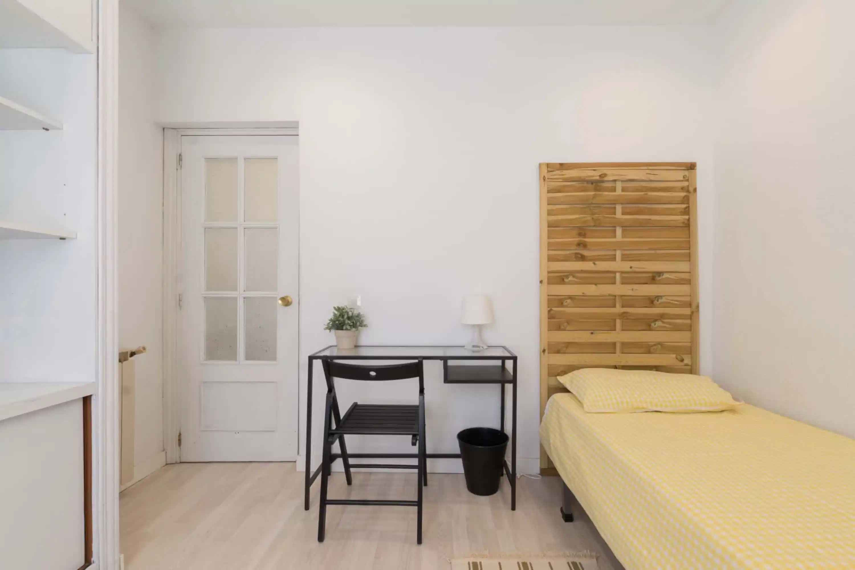 Common Area?w=400&h=260&fit=crop&q=40&auto=format&trim=auto