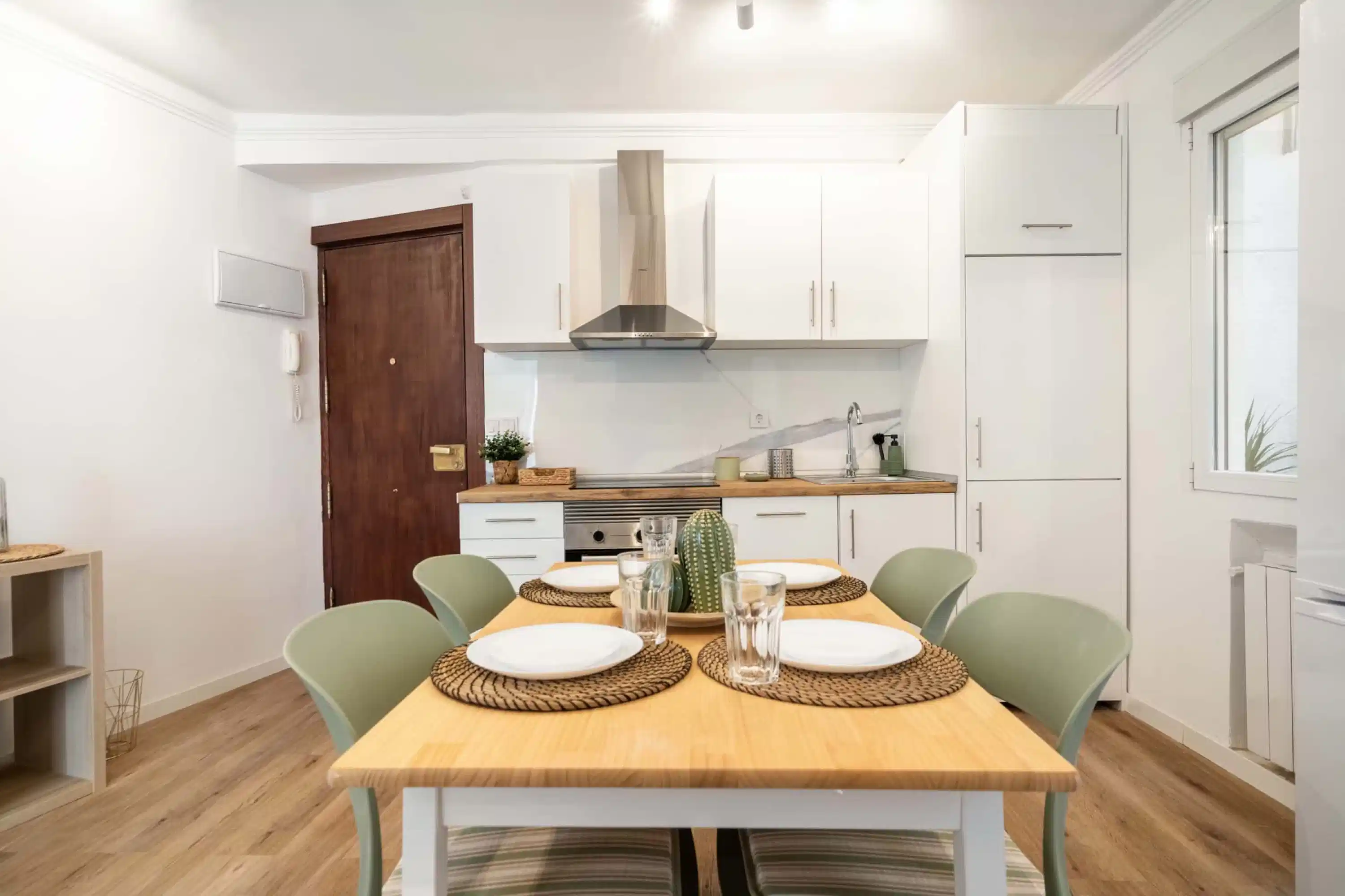 Common Area?w=400&h=260&fit=crop&q=40&auto=format&trim=auto