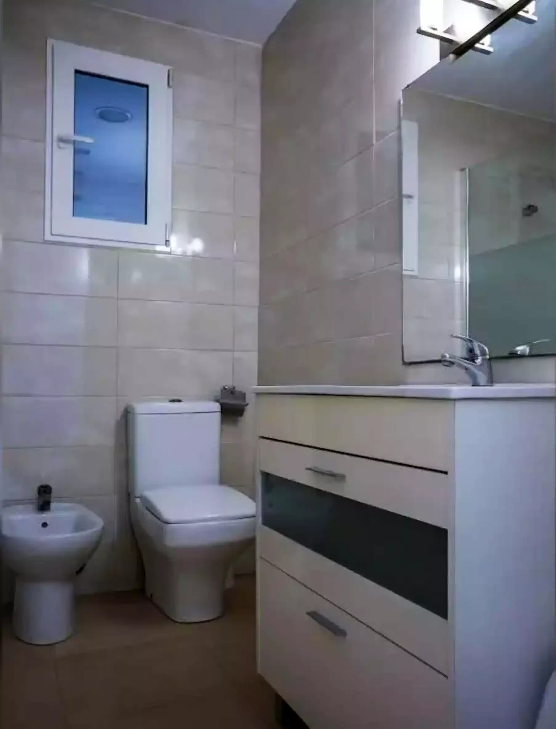 Exterior?w=400&h=260&fit=crop&q=40&auto=format&trim=auto