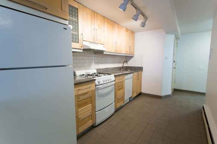 Harper Court, Chicago - Chicago, Illinois, United States - Kitchen