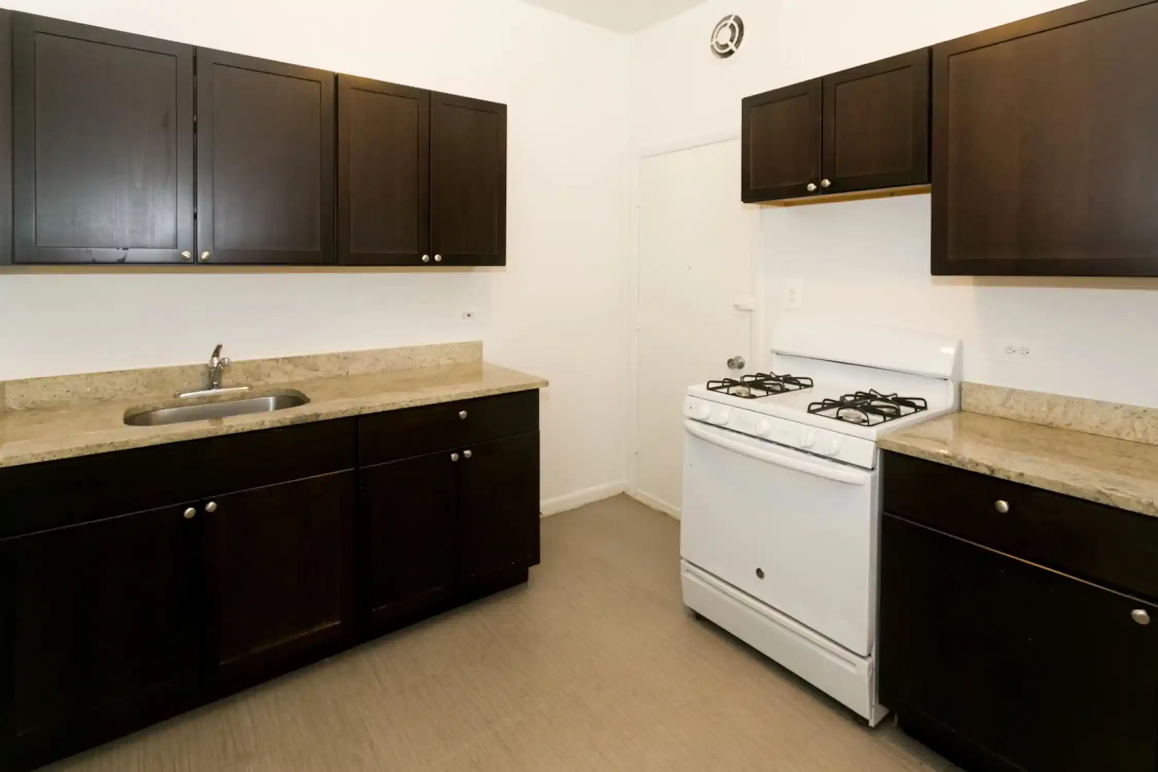 Harper Court, Chicago - Chicago, Illinois, United States - Kitchen