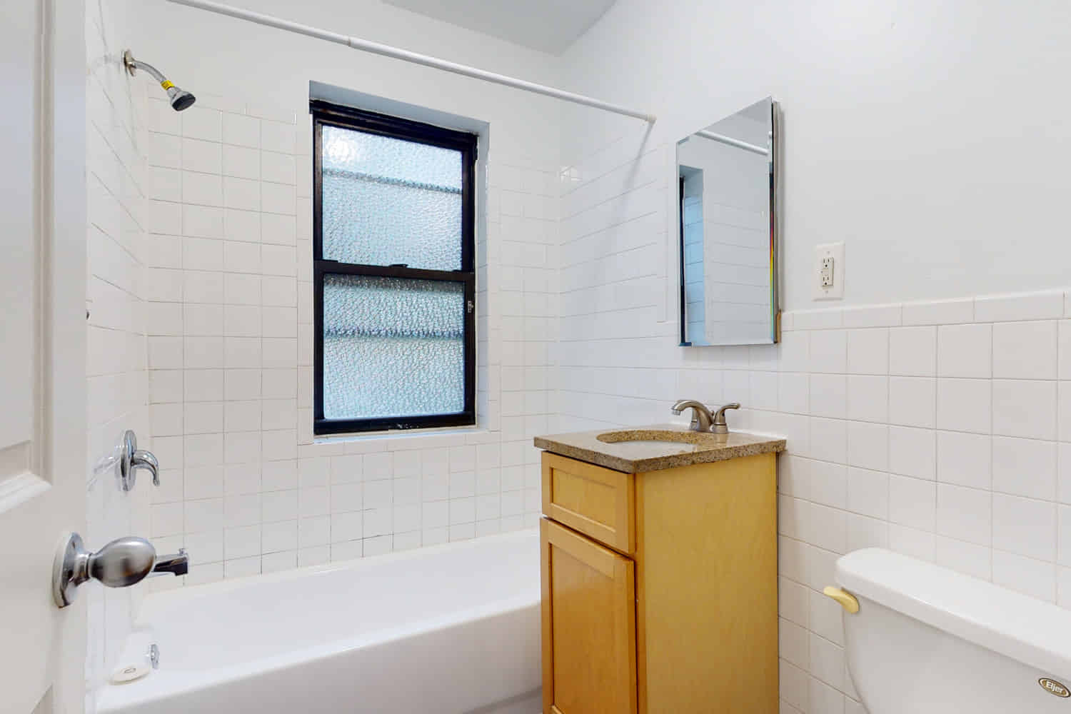 Exterior?w=400&h=260&fit=crop&q=40&auto=format&trim=auto