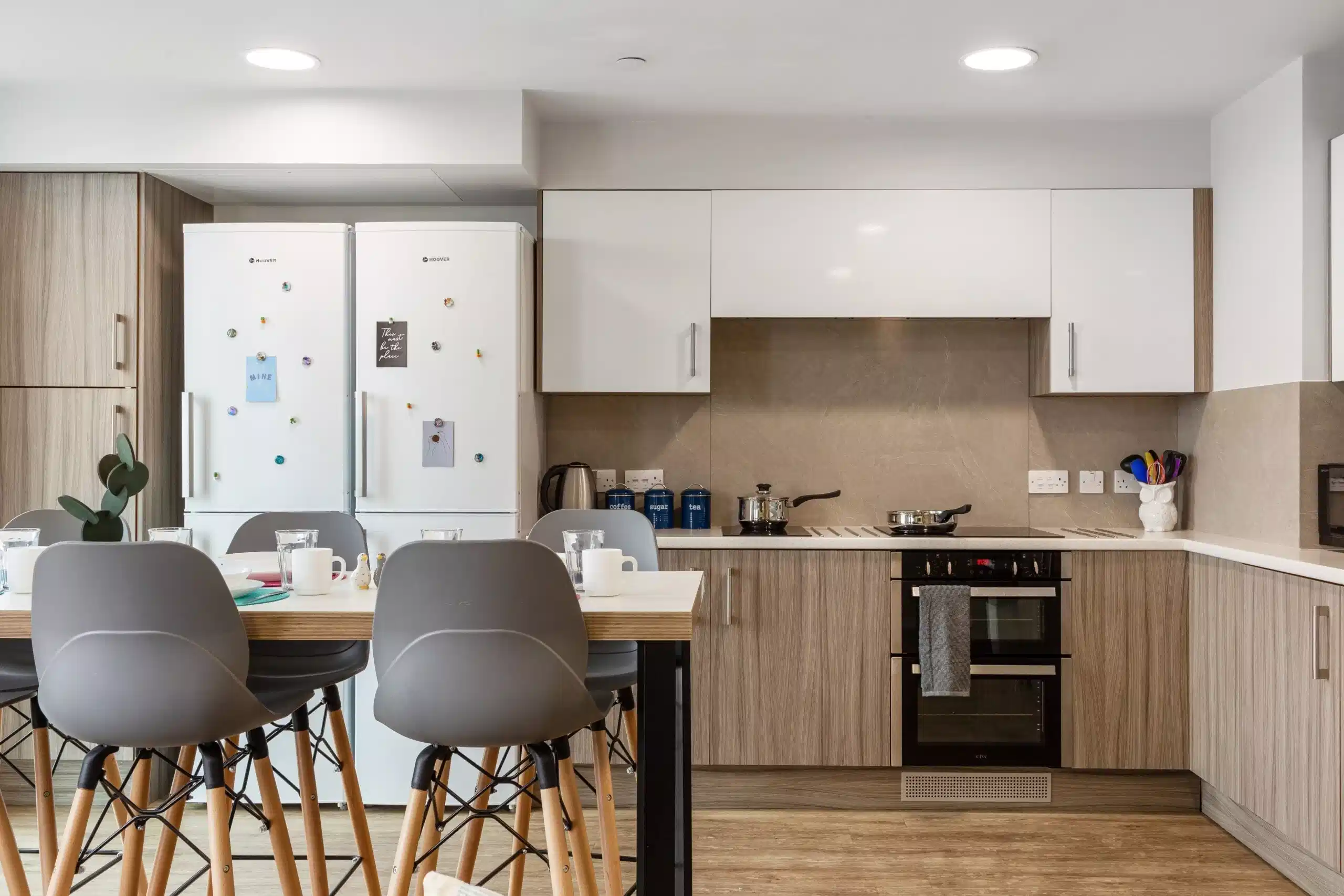 Amenities?w=400&h=260&fit=crop&q=40&auto=format&trim=auto