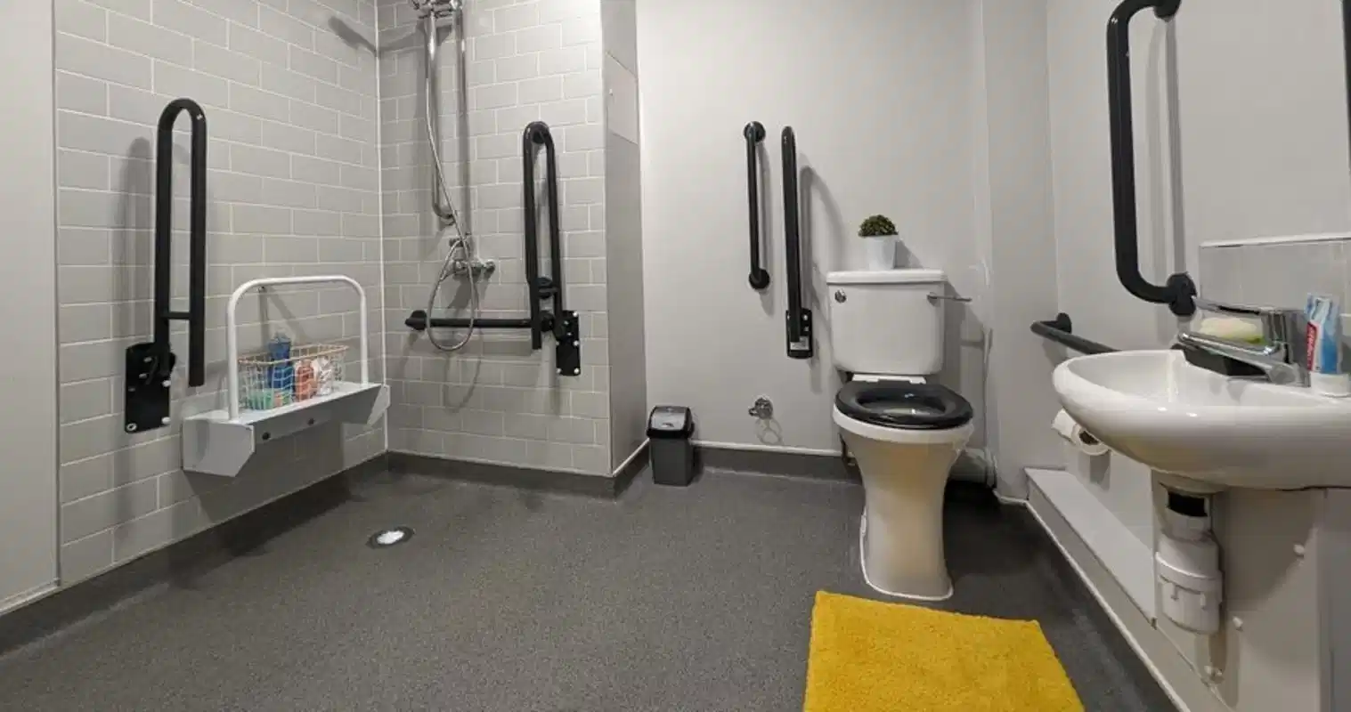 Amenities?w=400&h=260&fit=crop&q=40&auto=format&trim=auto