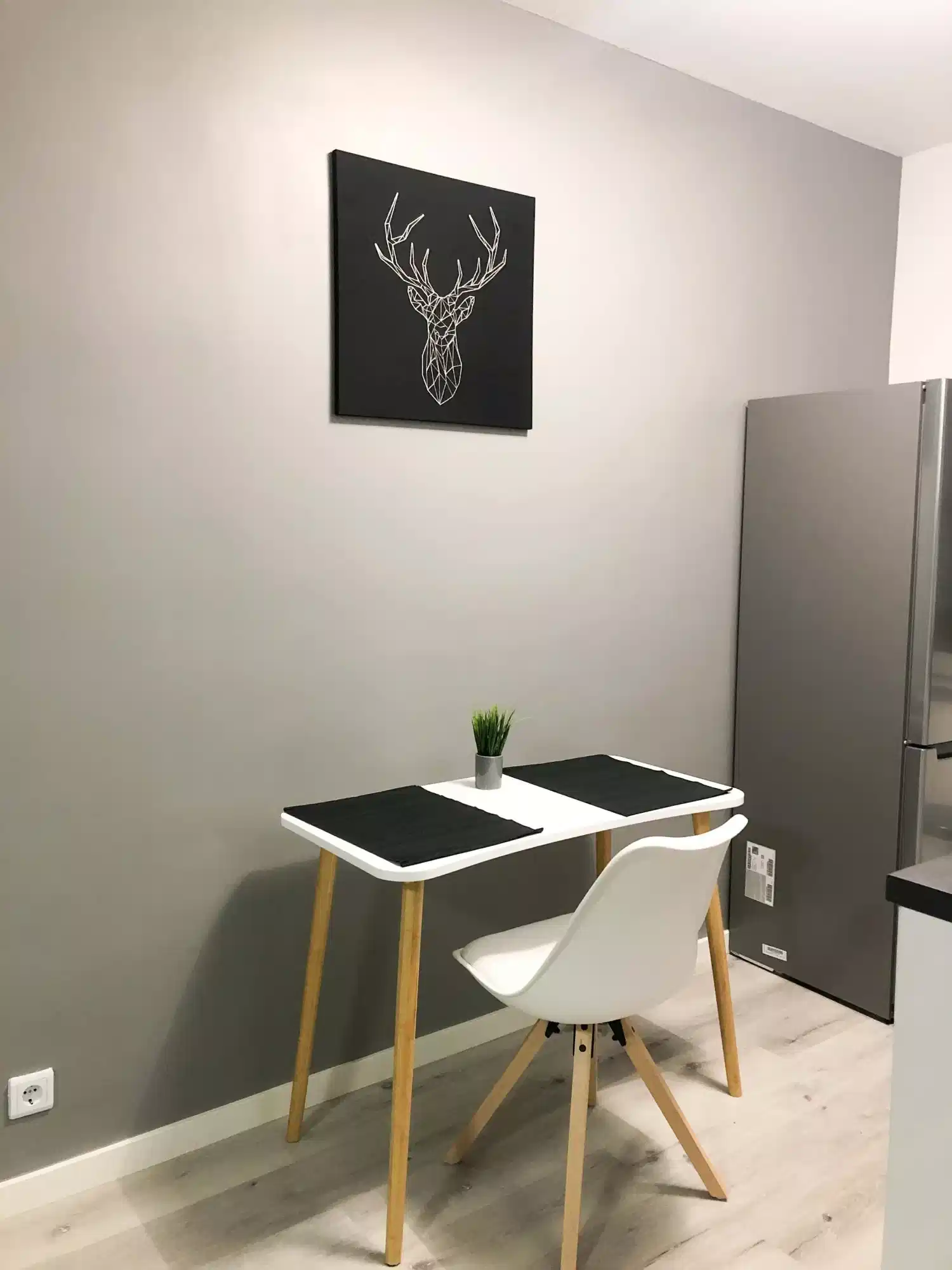 Exterior?w=400&h=260&fit=crop&q=40&auto=format&trim=auto