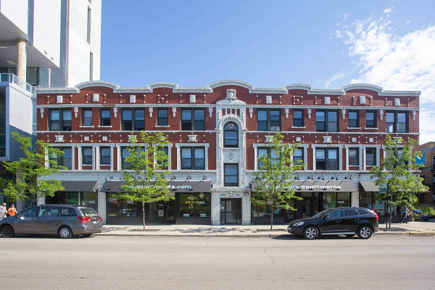 Exterior?w=400&h=260&fit=crop&q=40&auto=format&trim=auto