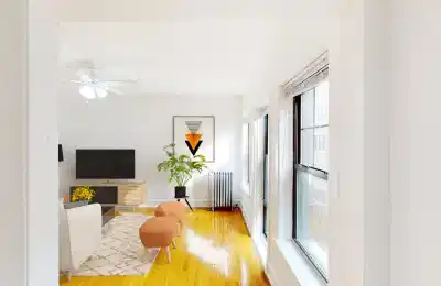 5202-5210 S. Cornell Avenue, Chicago - Chicago, Illinois, United States - Common Area