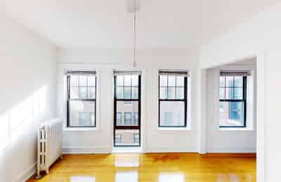Common Area?w=400&h=260&fit=crop&q=40&auto=format&trim=auto