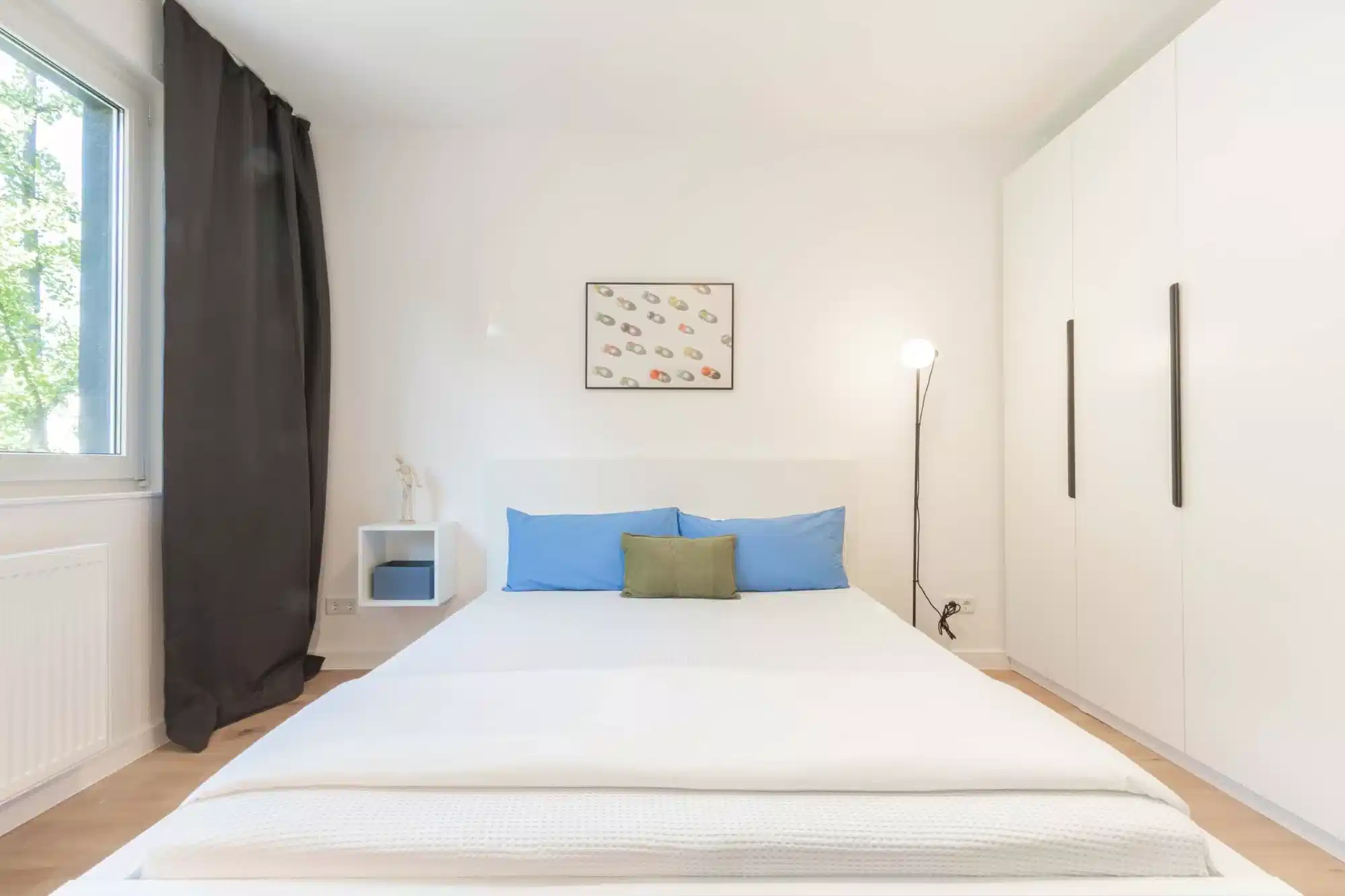 Exterior?w=400&h=260&fit=crop&q=40&auto=format&trim=auto