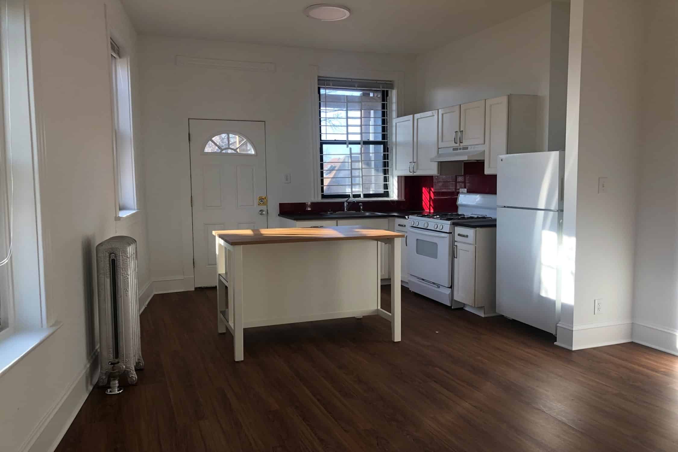 Exterior?w=400&h=260&fit=crop&q=40&auto=format&trim=auto