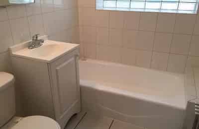 5300-5308 S. Hyde Park Boulevard, Chicago - Chicago, Illinois, United States - Bathroom