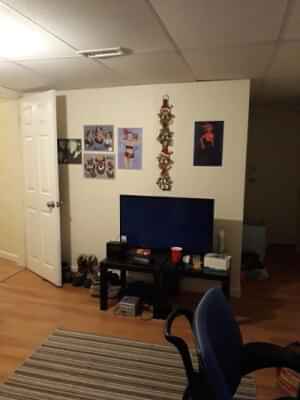 Bathroom?w=400&h=260&fit=crop&q=40&auto=format&trim=auto